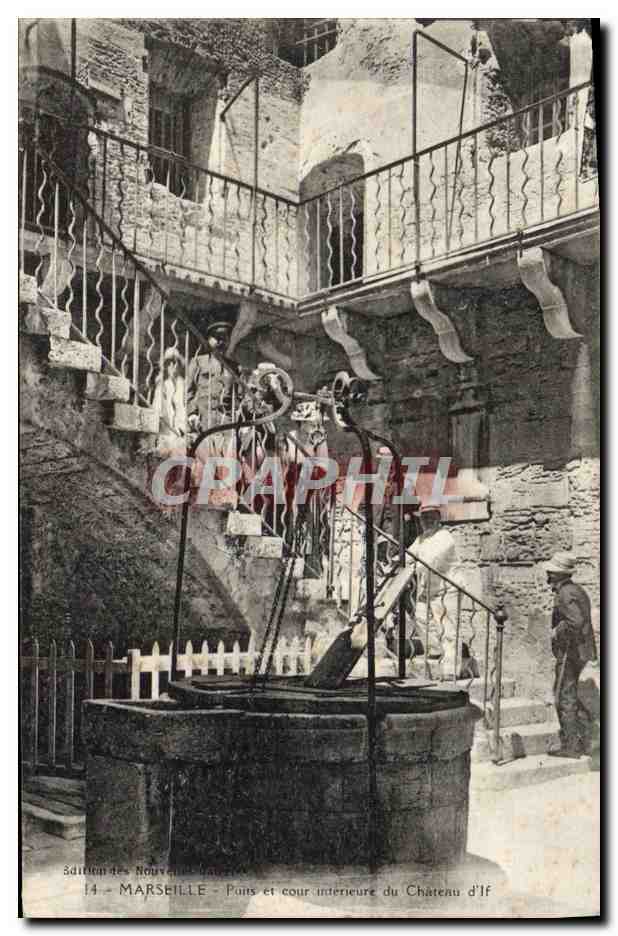 CPA Marseille Puits Et Cour Interieure du Chateau d'If 