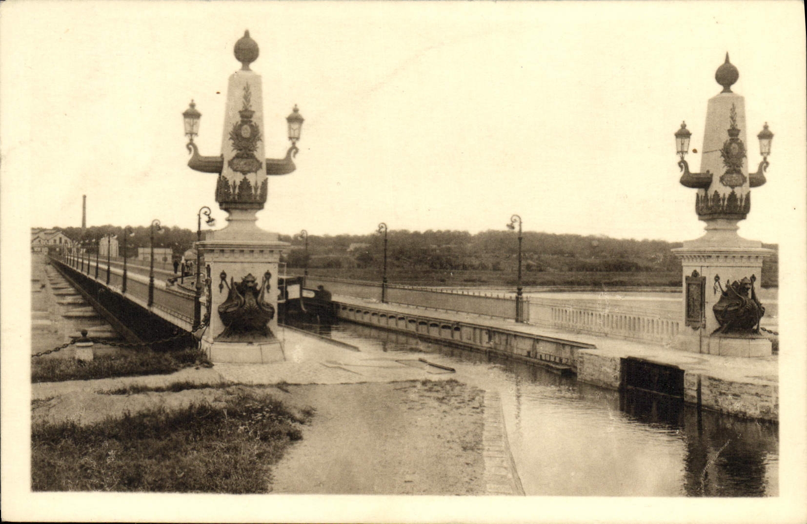 Pont-Canal sur la Loire — Briare — éditeur L. Lenormand, Orléans, n° de série non visible