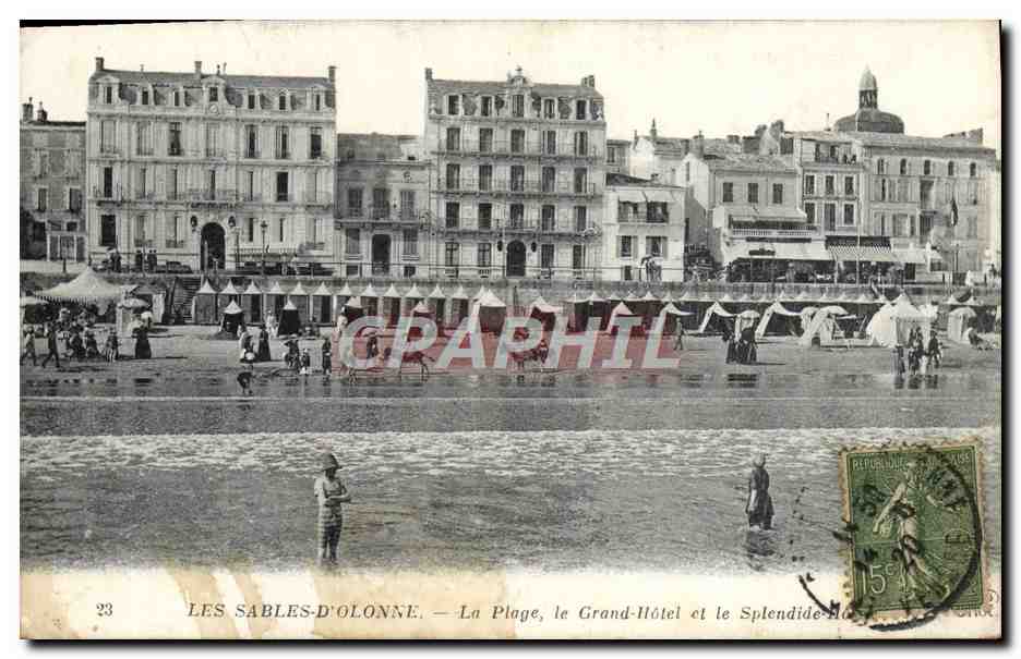 CPA Les Sables D'Olonne La Plage Le Grand Hotel Et Le Splendide