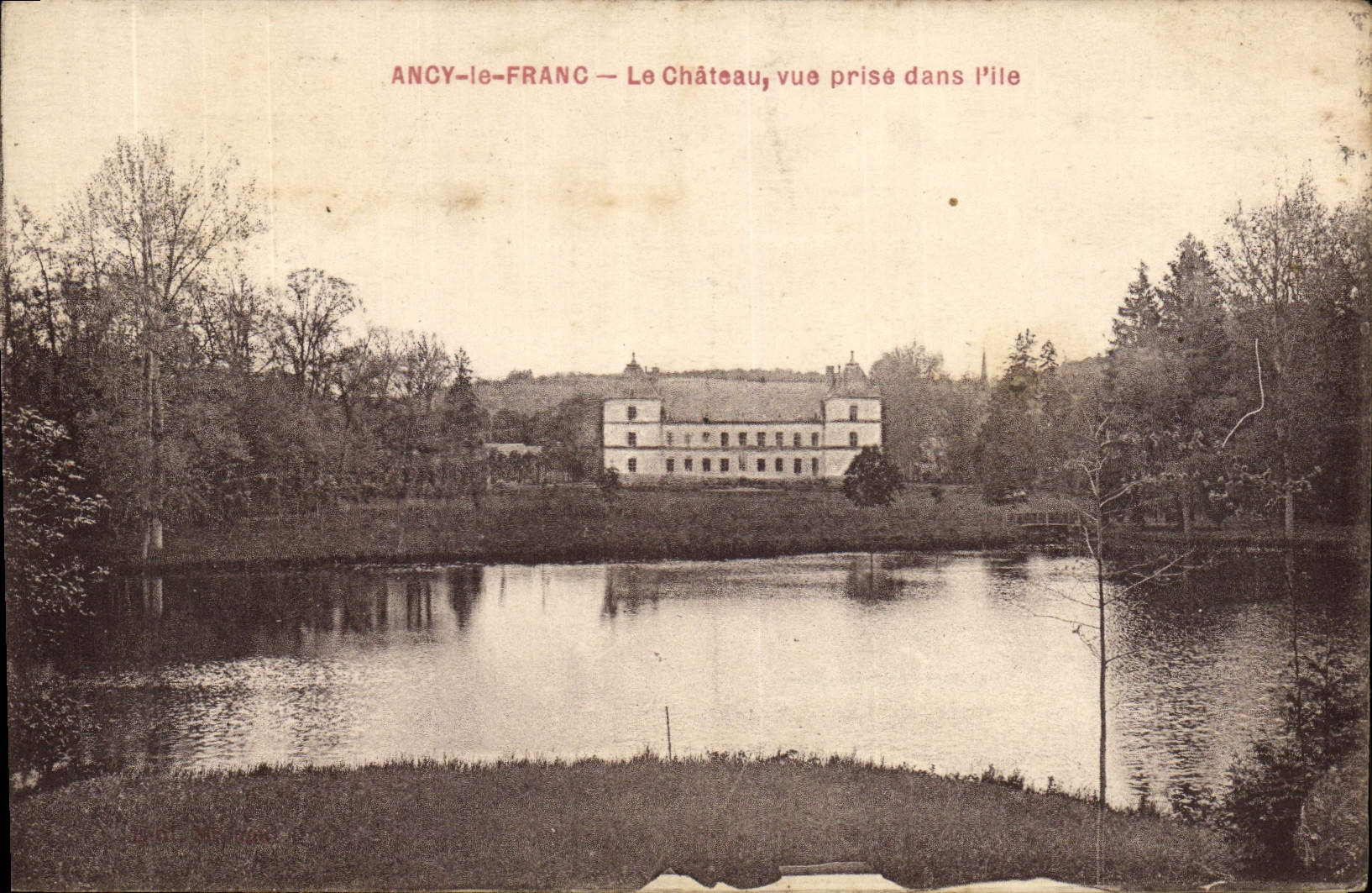 Ancy-le-Franc — Le Château, vue prise dans l'île
