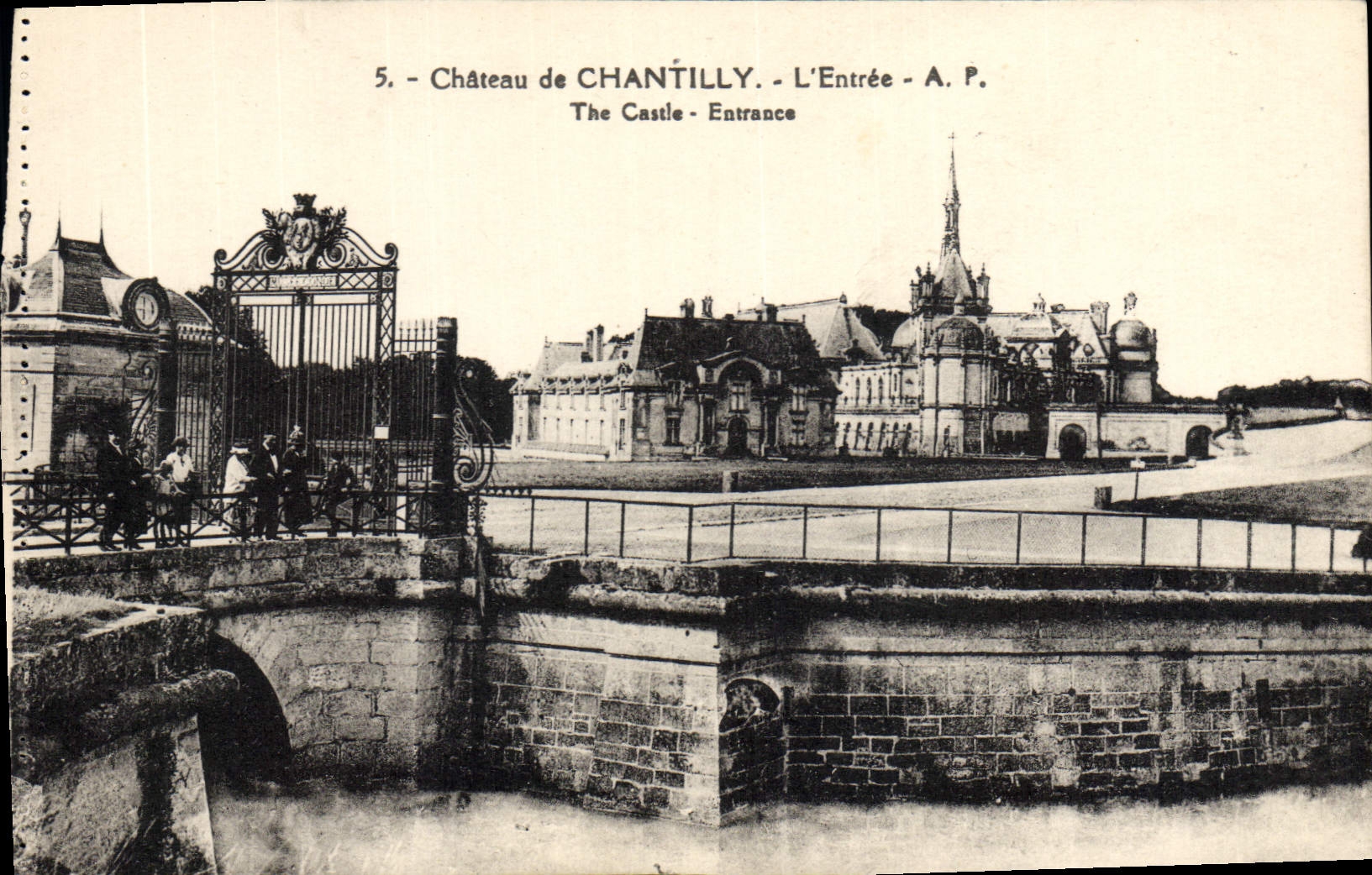 Château de Chantilly — L'Entrée — A.P.