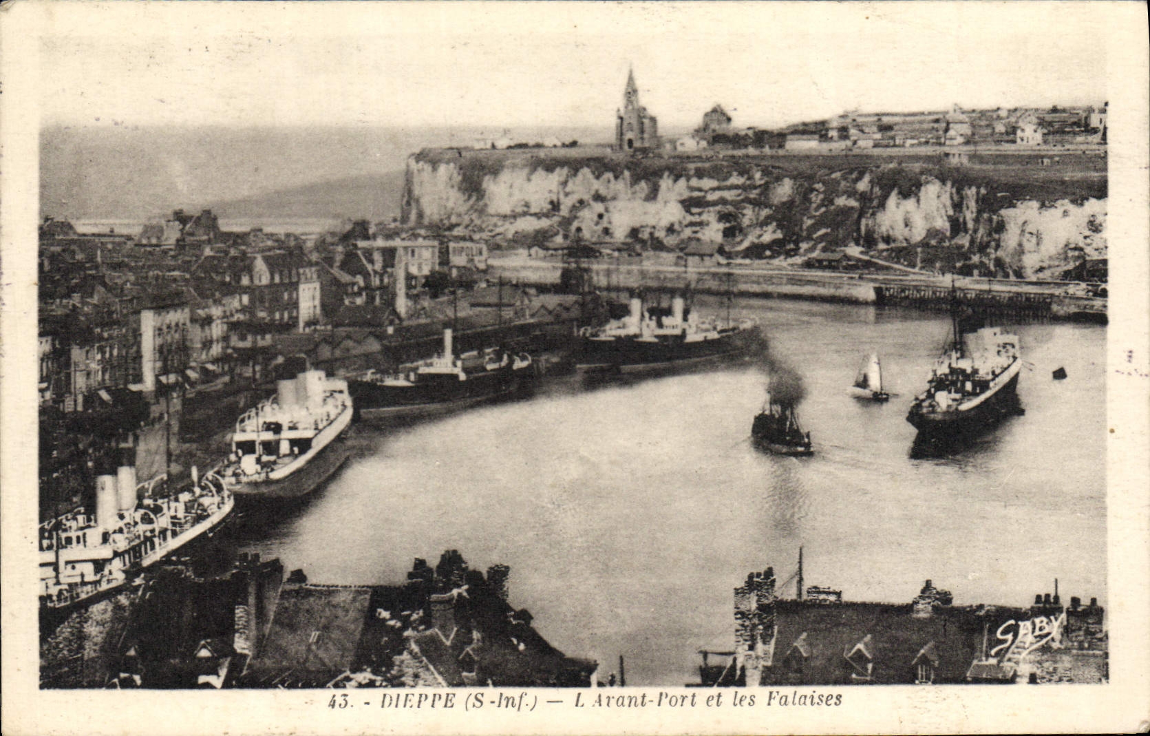 CPA Dieppe L'Arant Port Et Les Falaises Bateaux