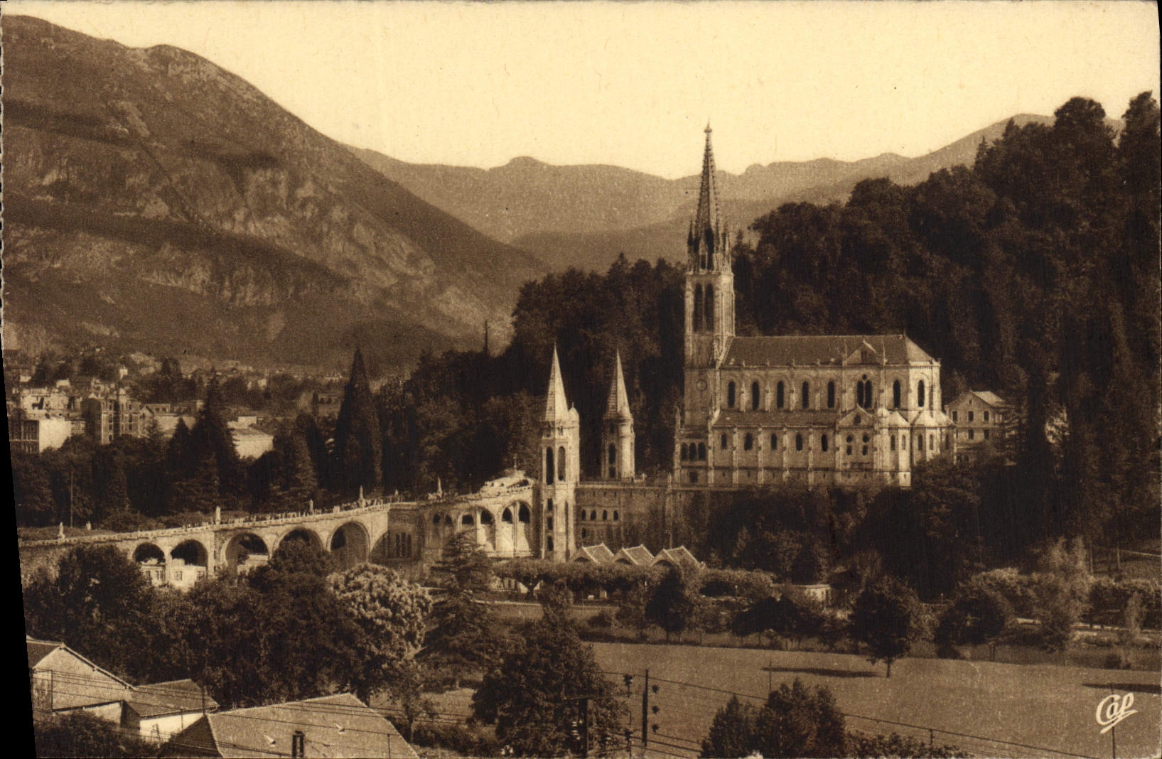 CPA Lourdes La Basilique Et Le Pic Du Jer