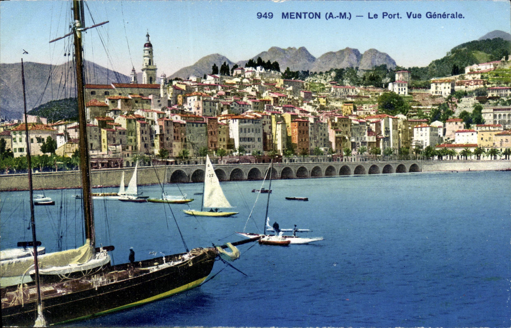CPA Menton Le Port Vue Generale Bateaux