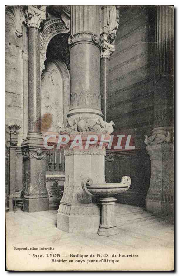 LYON — Basilique de N.-D. de Fourvière — Bénitier en onyx jaune d'Afrique