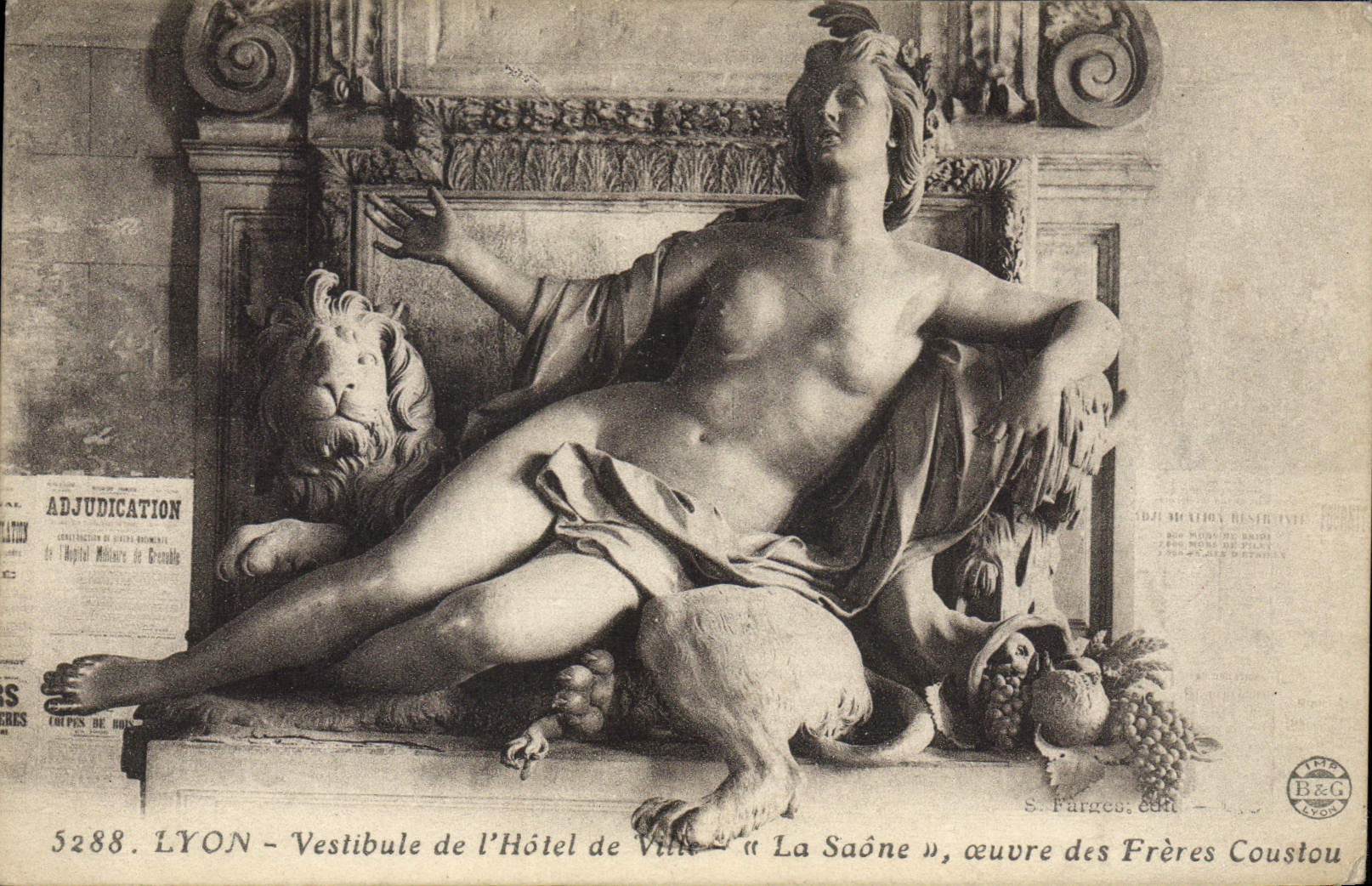 LYON - Vestibule de l'Hôtel de Ville - « La Saône », œuvre des Frères Coustou