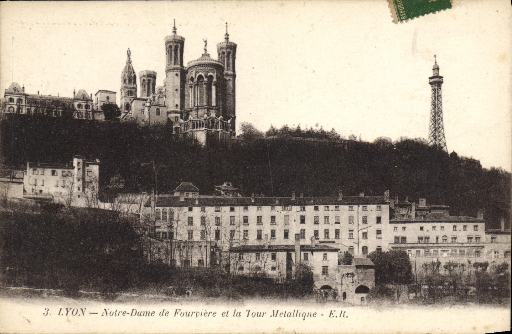 CPA Lyon Notre Dame De Fourviere Et La Tour Melallique