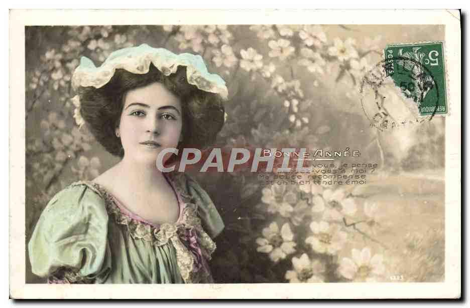 Jeune femme en robe verte et chapeau fleuri — arrière-plan de fleurs — Cartolina postale Levelezso-Jup