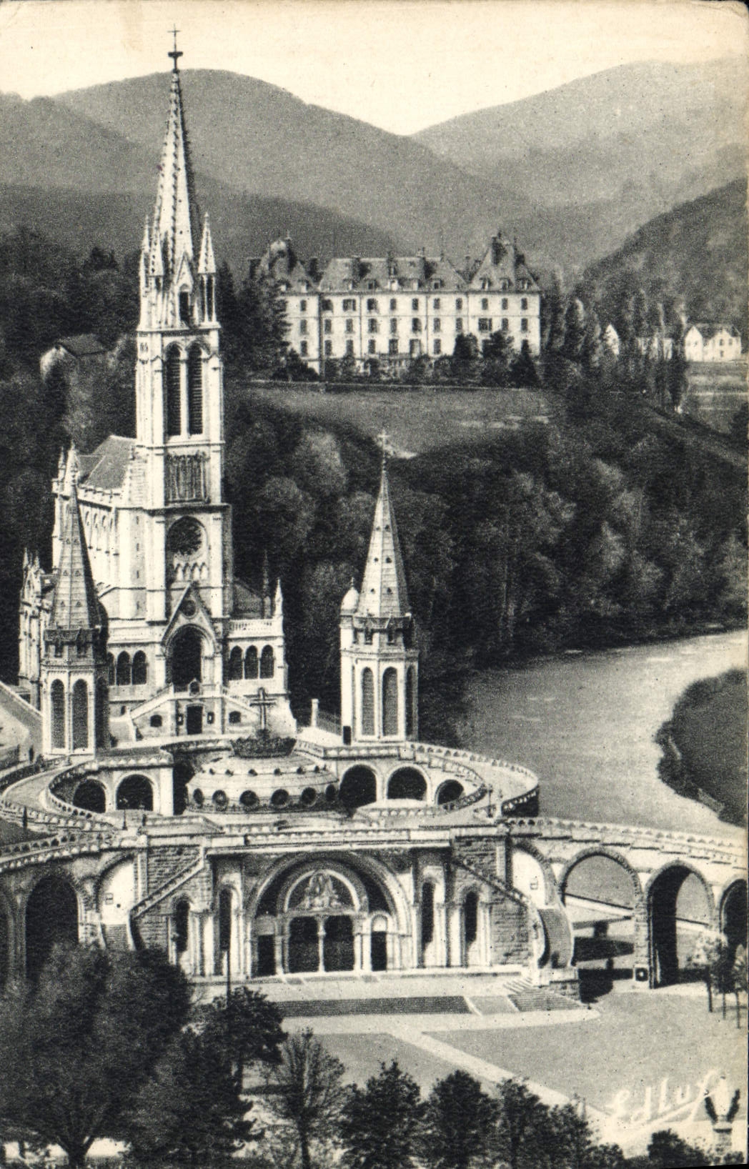 CPA Lourdes La Basilique Vue Du Chateau Fort