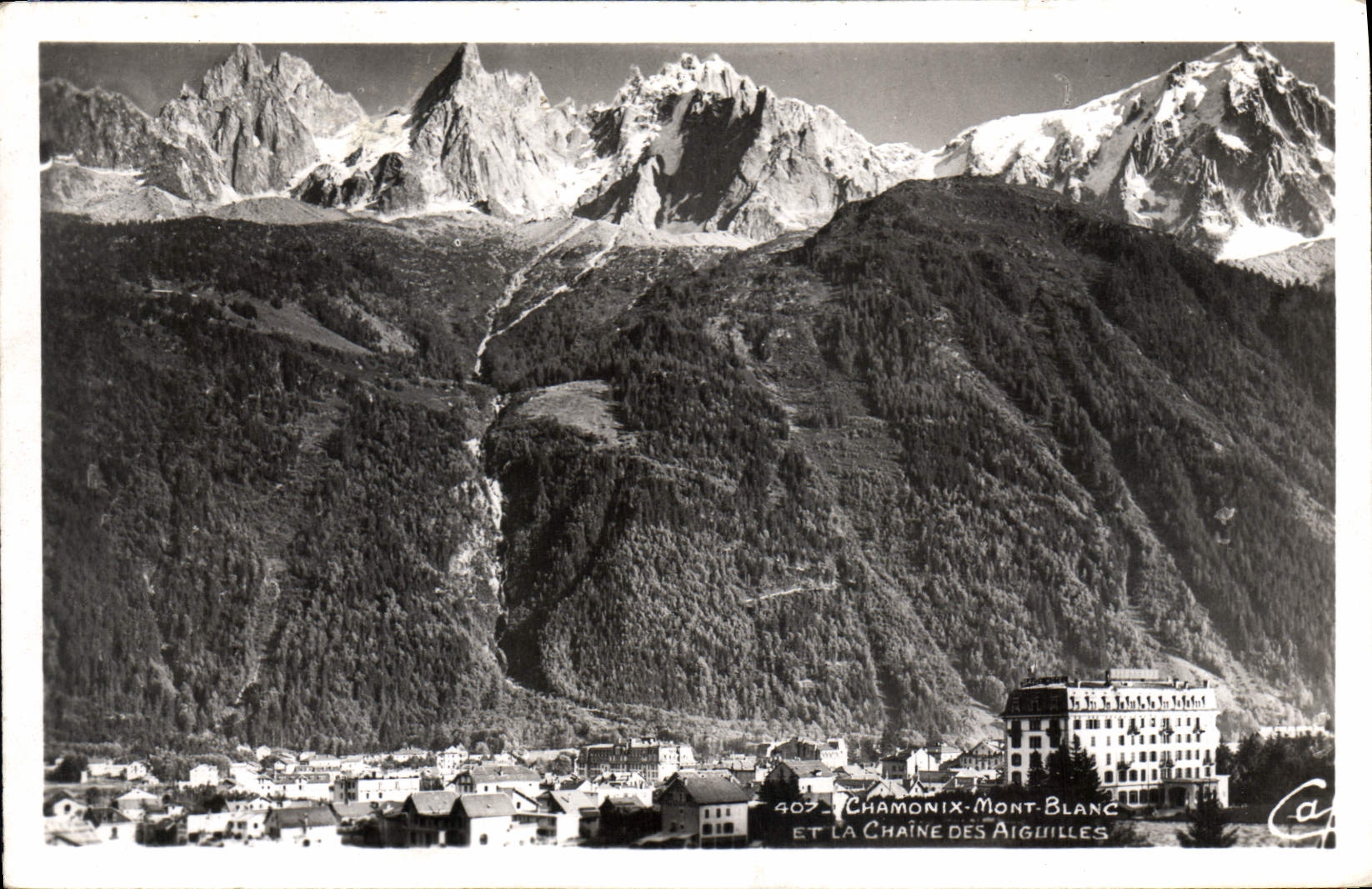 CPA Chamonix Mont Blanc Et La Chaine Des Aiguilles