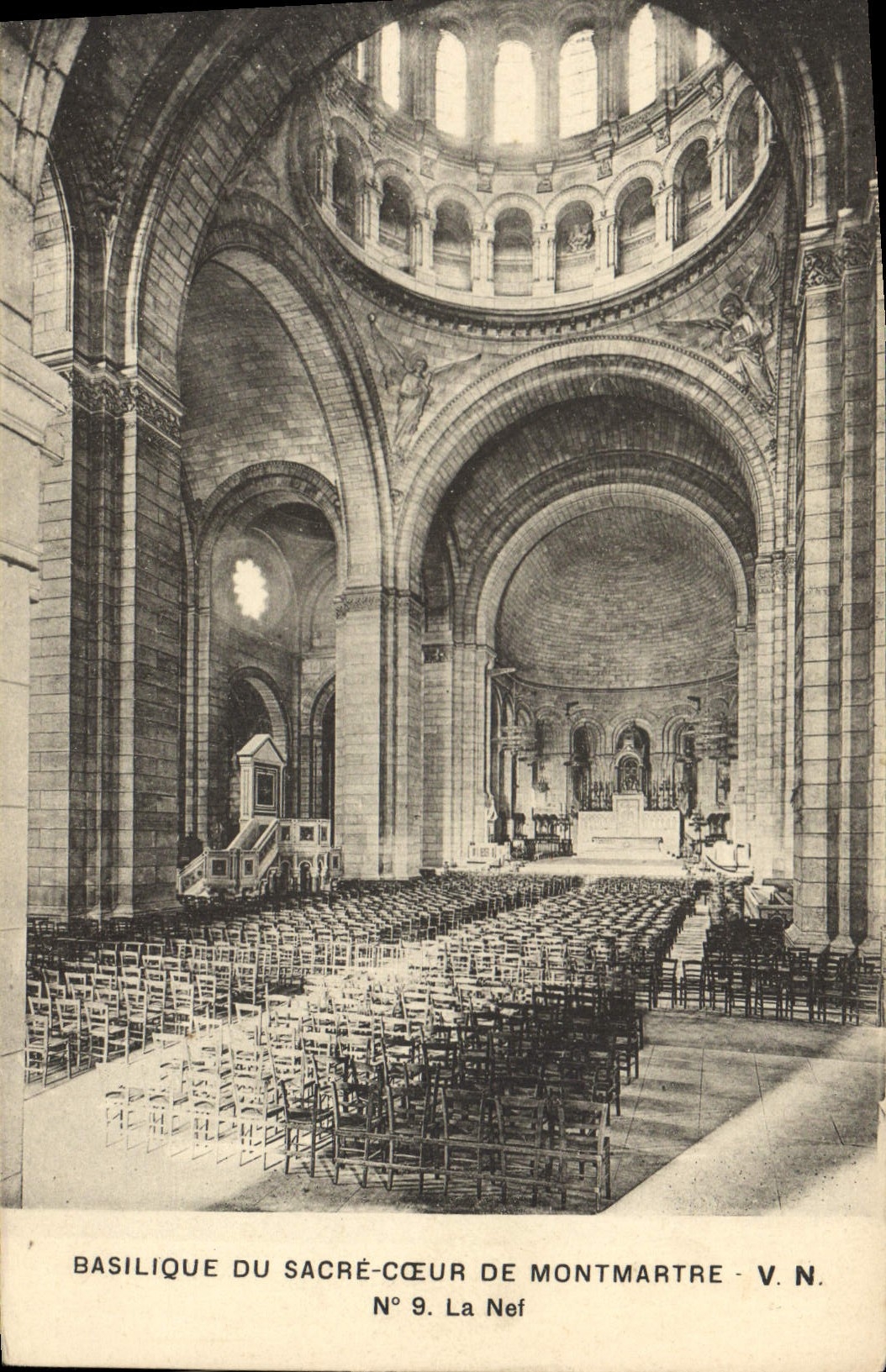 CPA Basilique Du Sacre Coeur De Montmartre La nef Paris 
