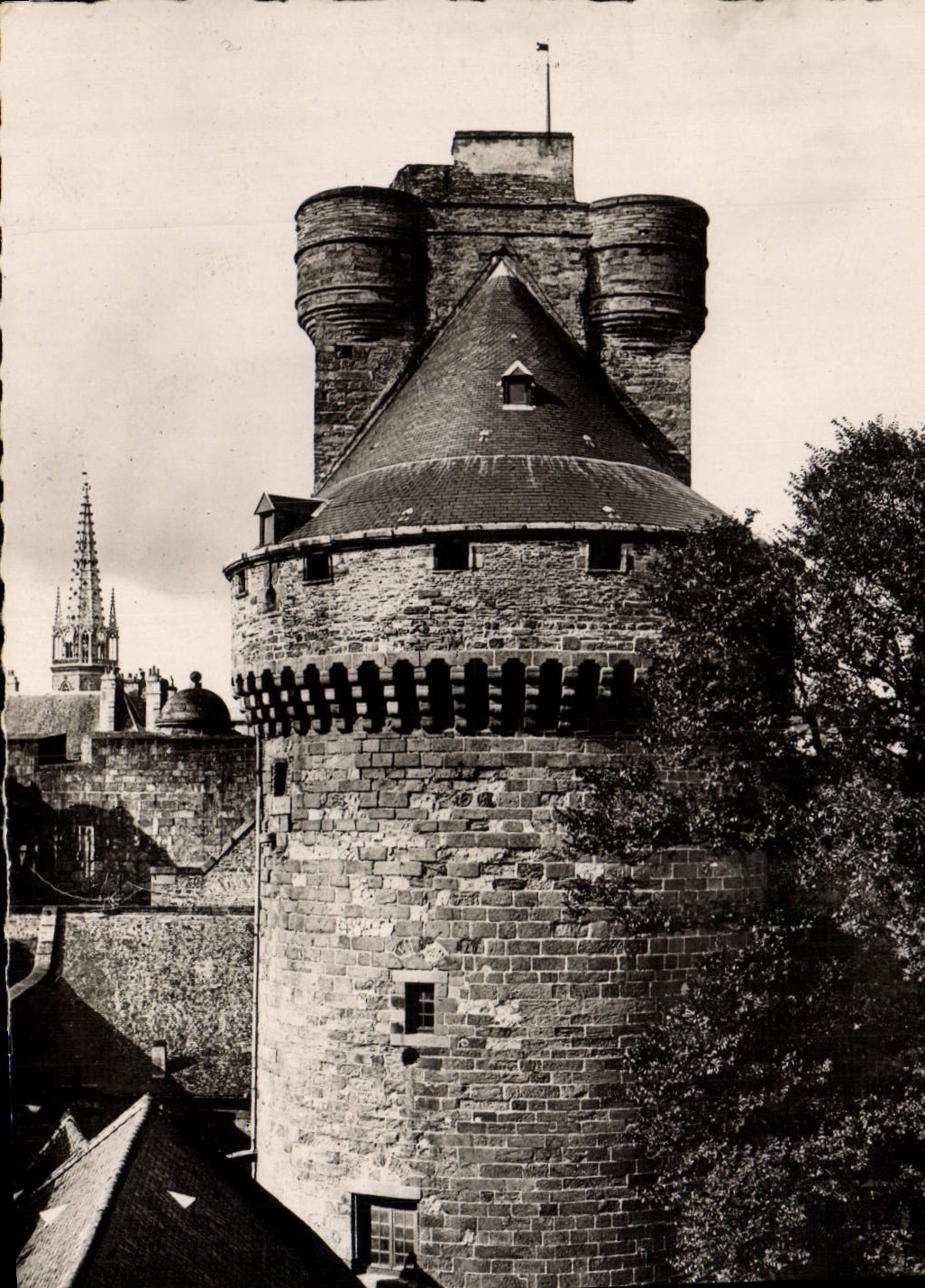 ST-MALO - Le Grand Donjon — éditeur Réal-Photo, n° 357 - Anverso