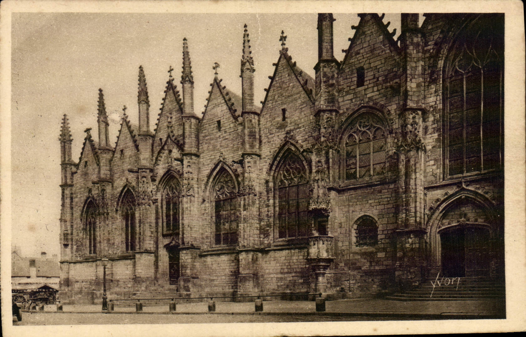 Église Notre-Dame — Vitré (Ille-et-Vilaine) — Face latérale Sud — Éditions d'Art YVORT, Paris