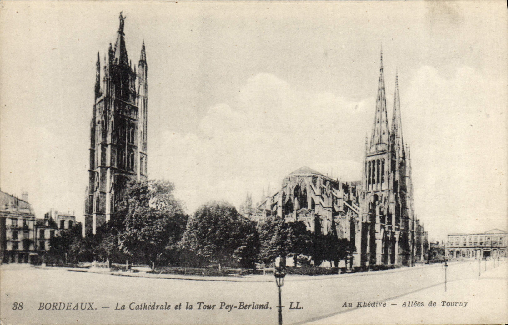 Bordeaux — La Cathédrale et la Tour Pey-Berland — LL. — Au Khédive — Allées de Tourny