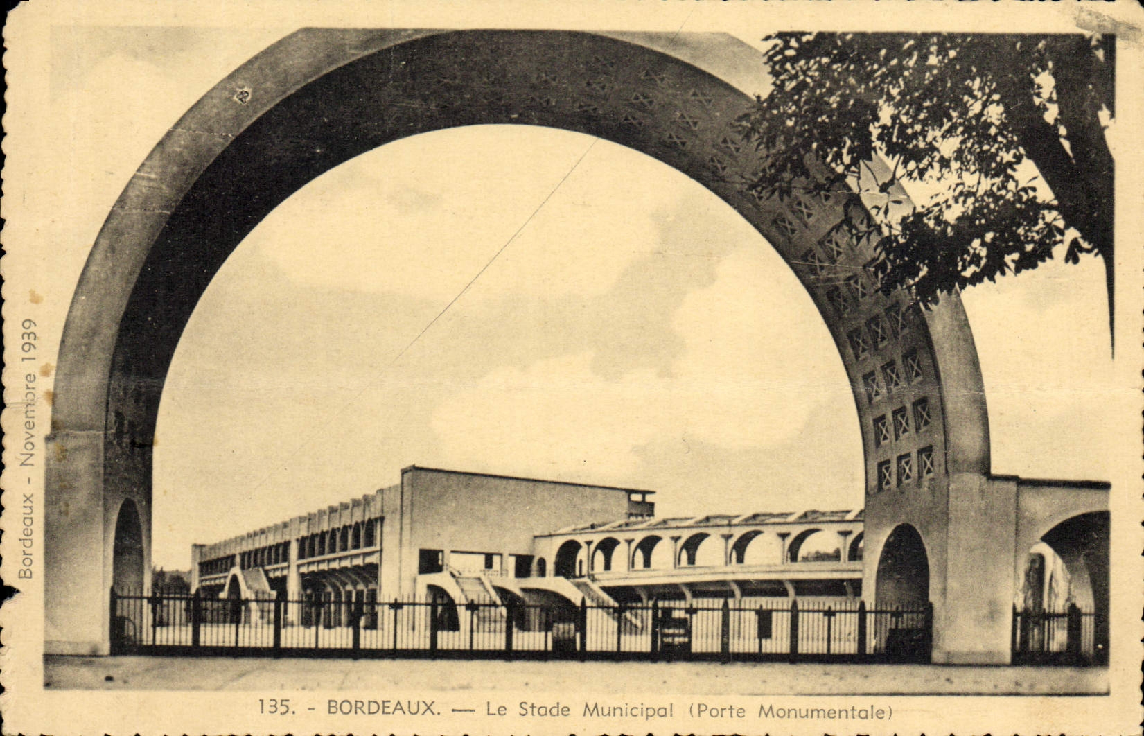 CPA Bordeaux Le Stade Municipal Porte monumentale