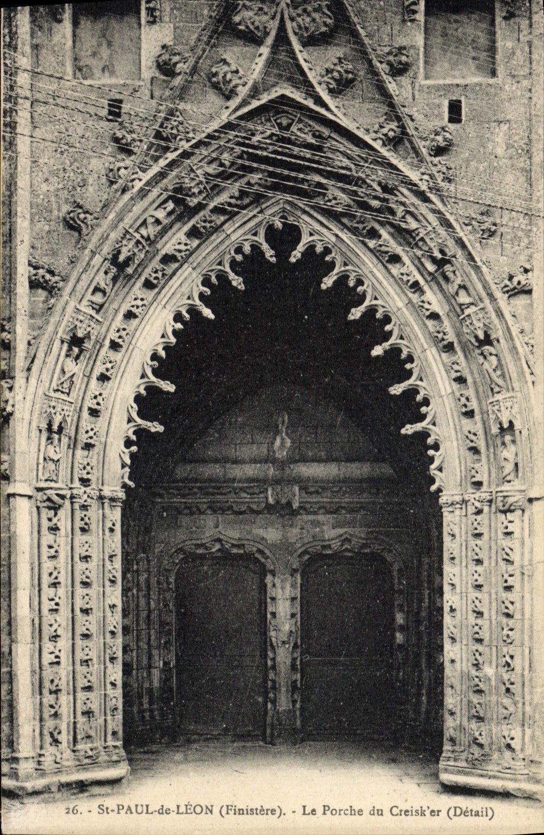 CPA Saint Pol De Leon Le porche du Creisker Detail