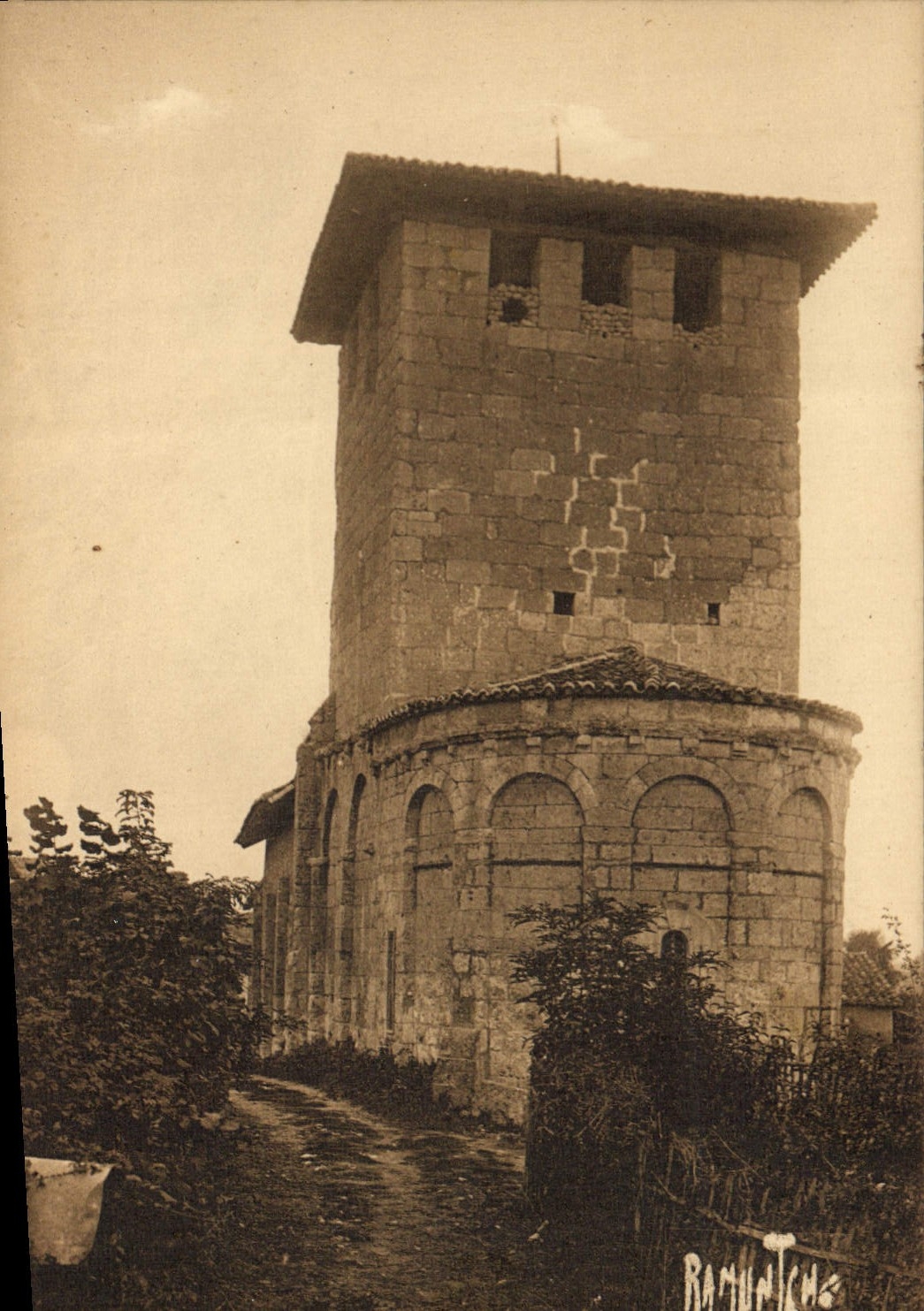 CPA Riberac Et La Vallee De La Dronne La vieille eglise romane du Faye