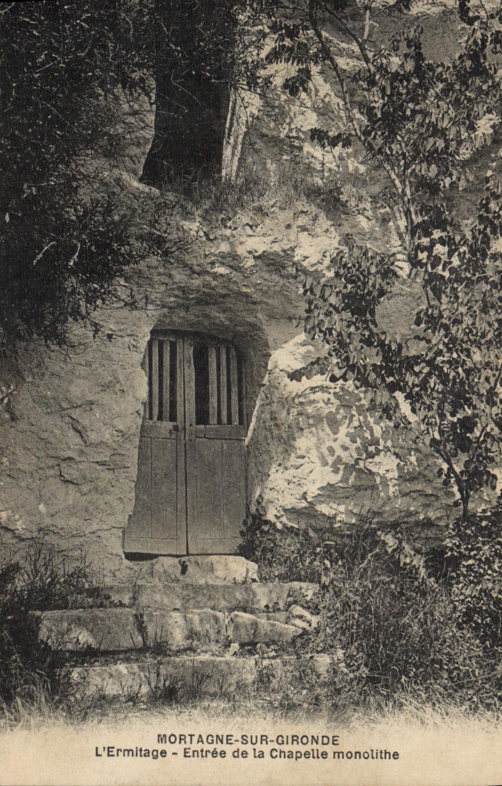 CPA Mortagne Sur Gironde L'Ermitage Entree De La Chapelle Monolithe