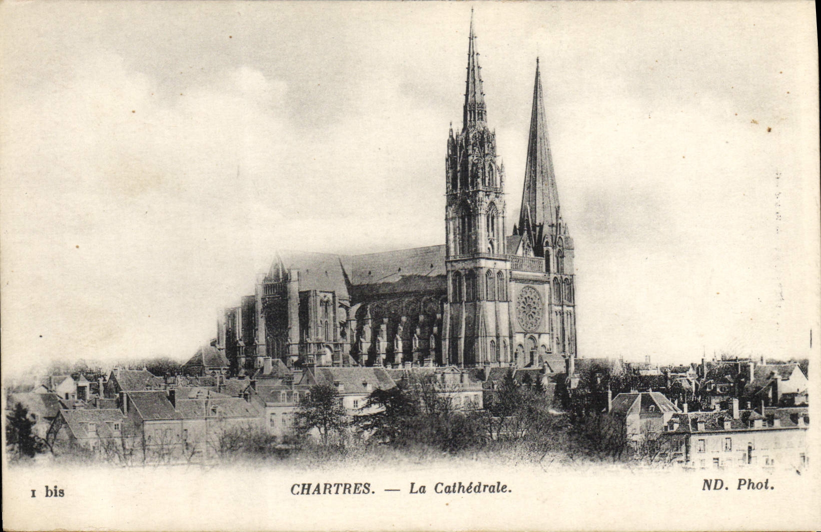 Chartres — La Cathédrale — ND. Phot.