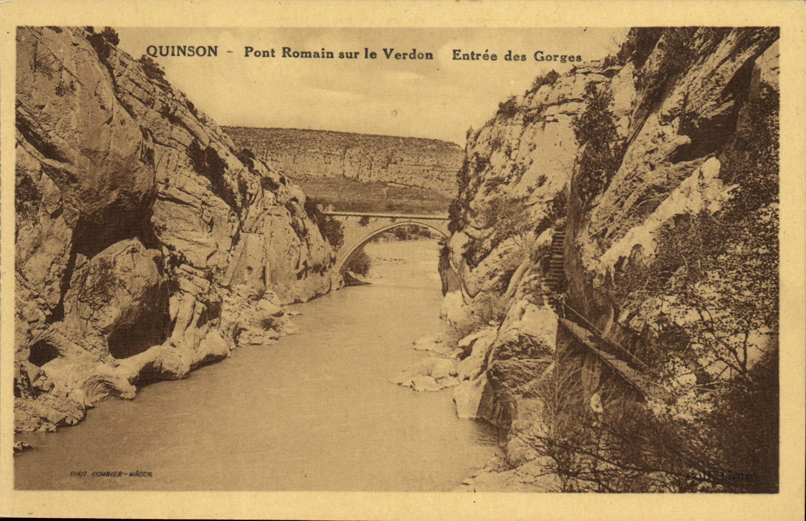 CPA Quinson Pont Romain sur le Verdon Entree des Gorges