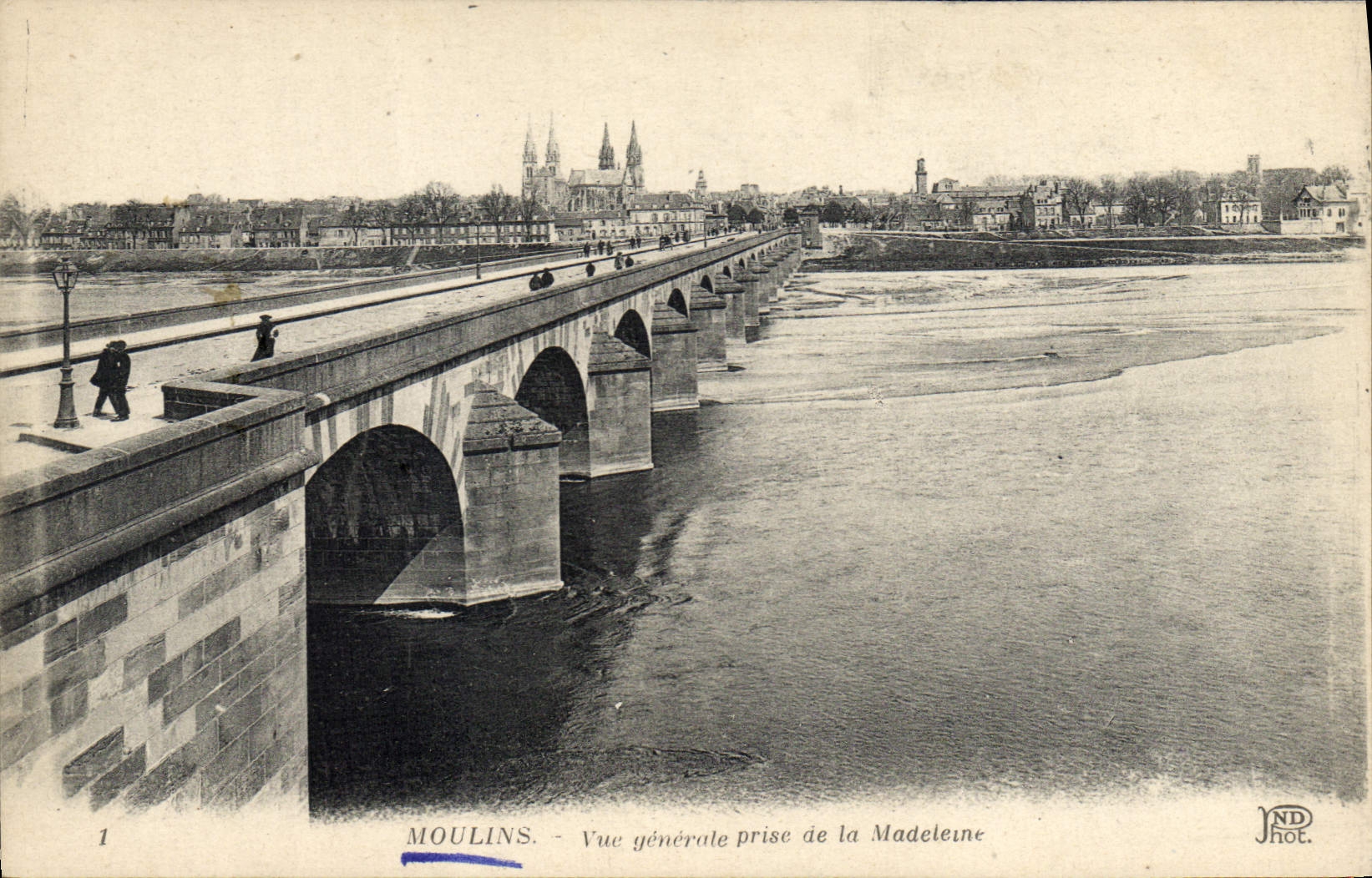 CPA Moulins Vue Generale Prise de la Madeteine