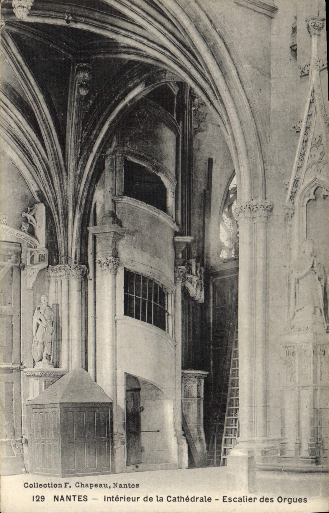 CPA Nantes Interieur de la Cathedrale Escalier des Orgues