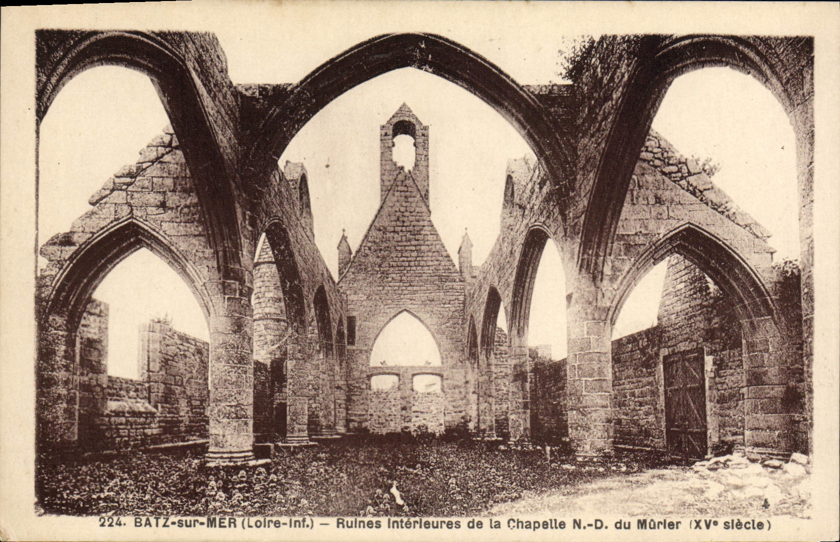 CPA Bata Sur Mer Ruines Interieures de la Chapelle ND du Murier