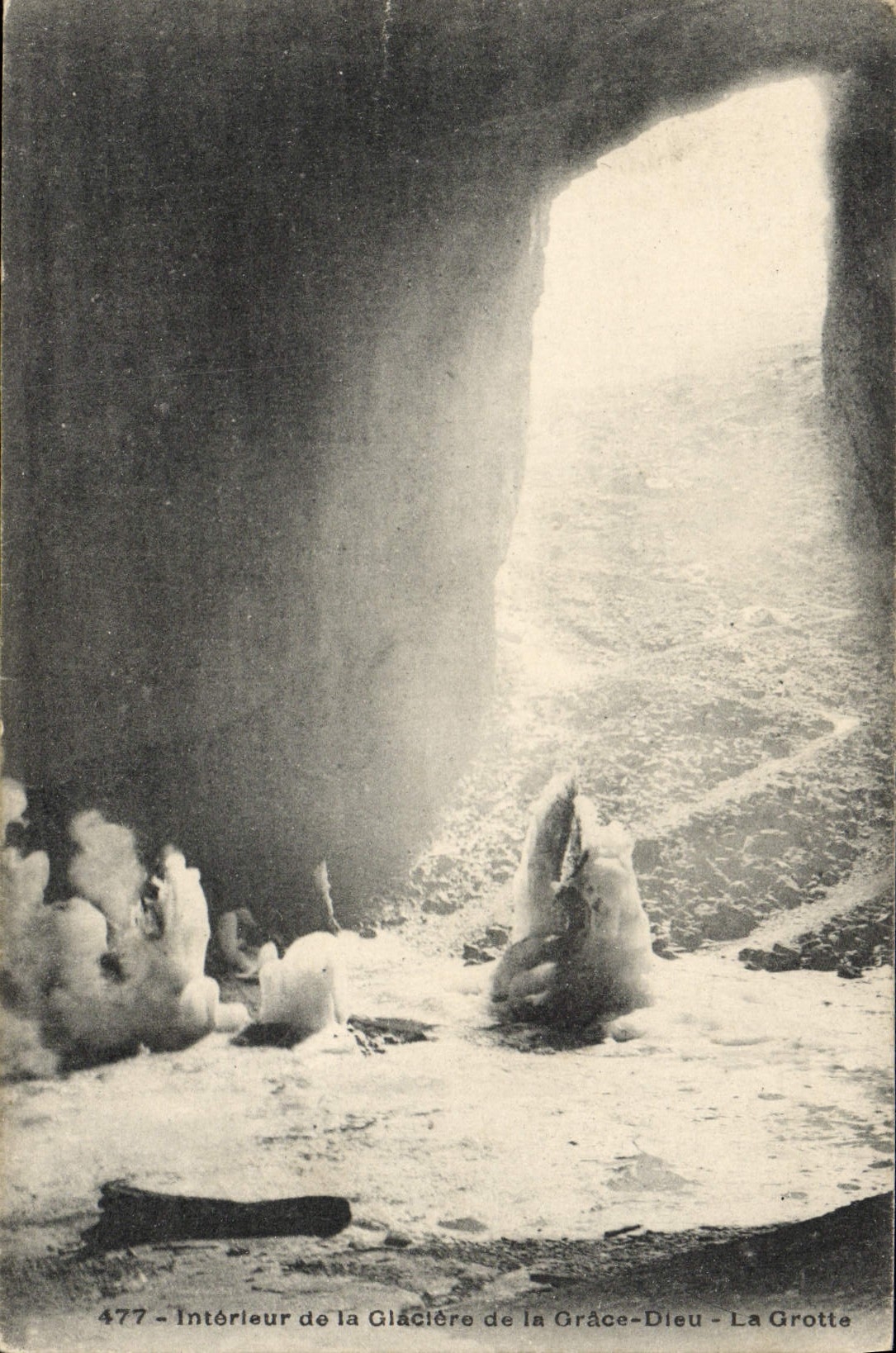 Intérieur de la Glacière de la Grâce-Dieu - La Grotte — n° 477
