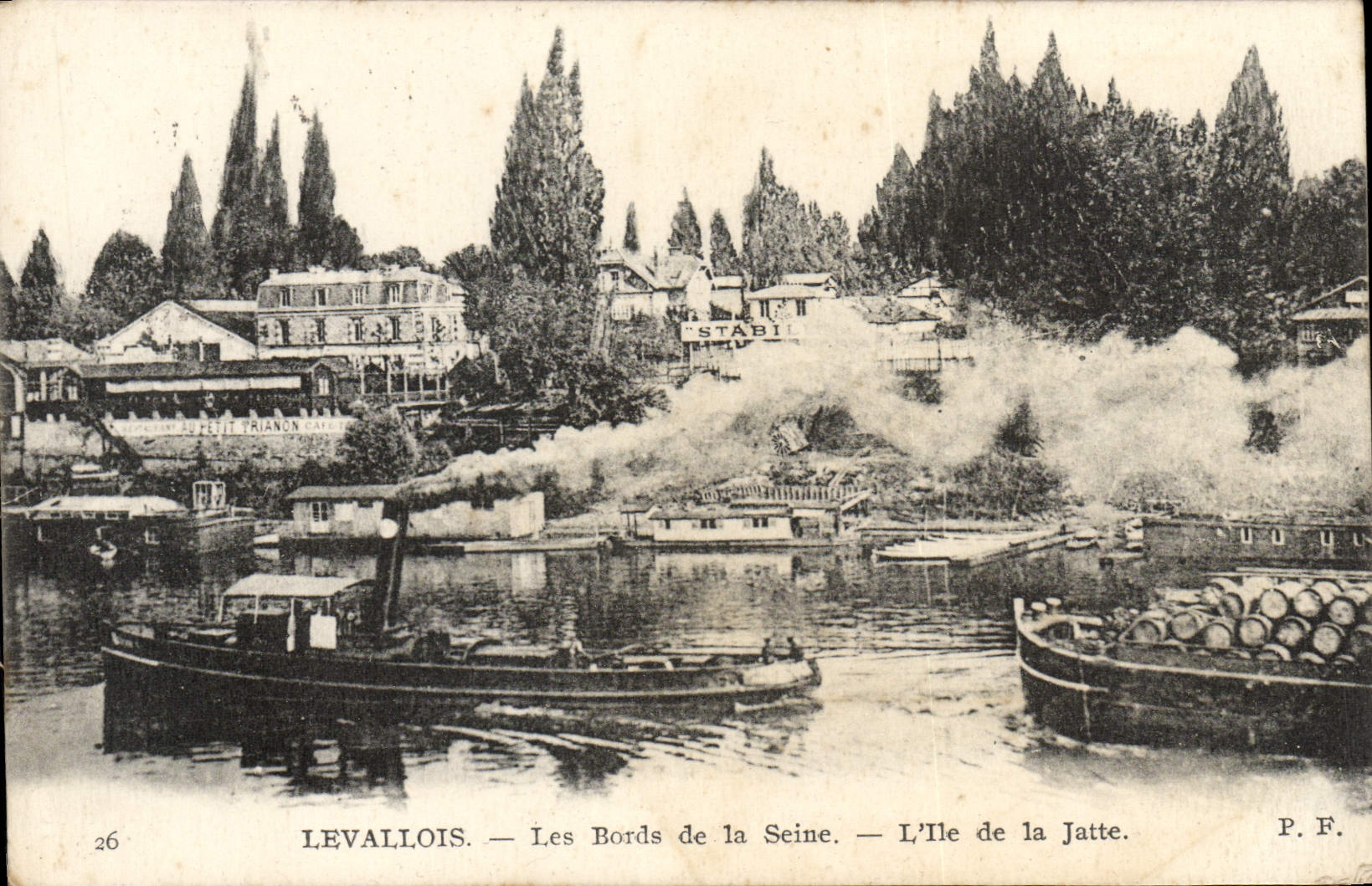 CPA Levalloios Les Bords de la Seine L'ile de la Jatte Bateau