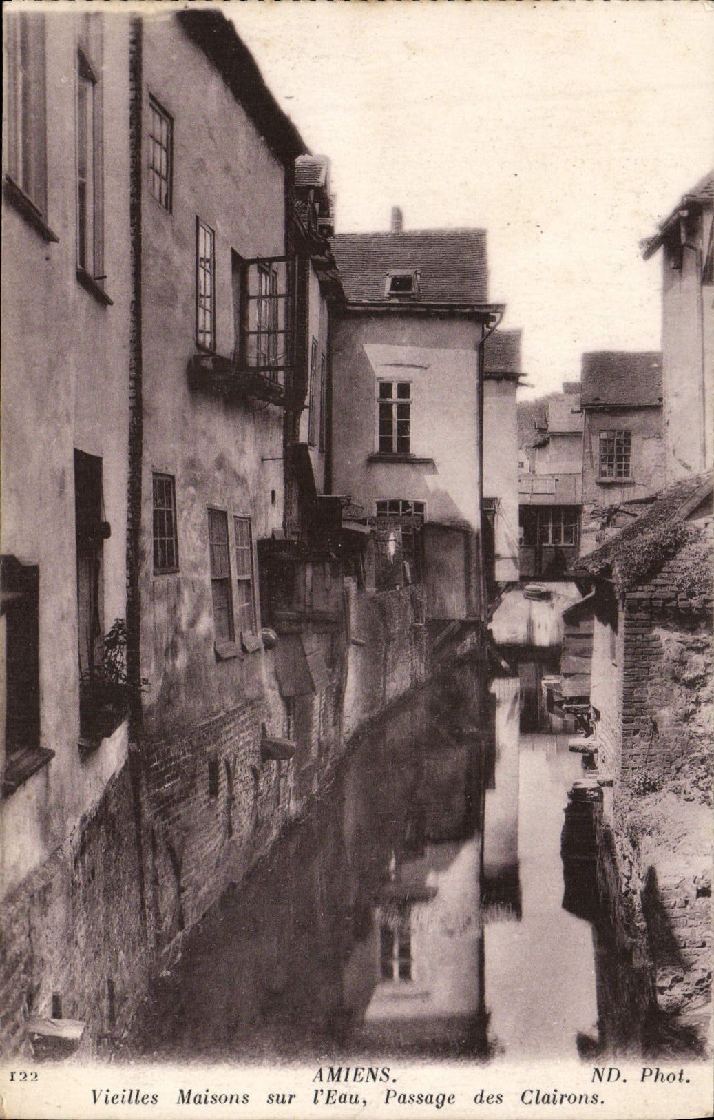 CPA Amiens Vieilles Maisons Sur L'Eau Passage des Clairons