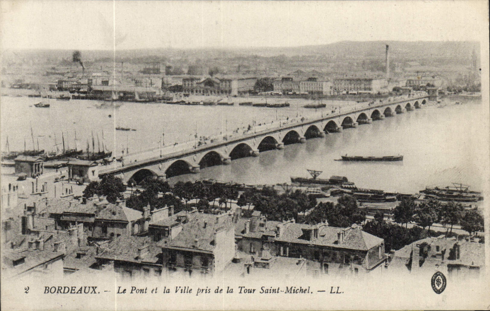 CPA Bordeaux Le Pont et la Ville Pris de la Tour Saint Michel