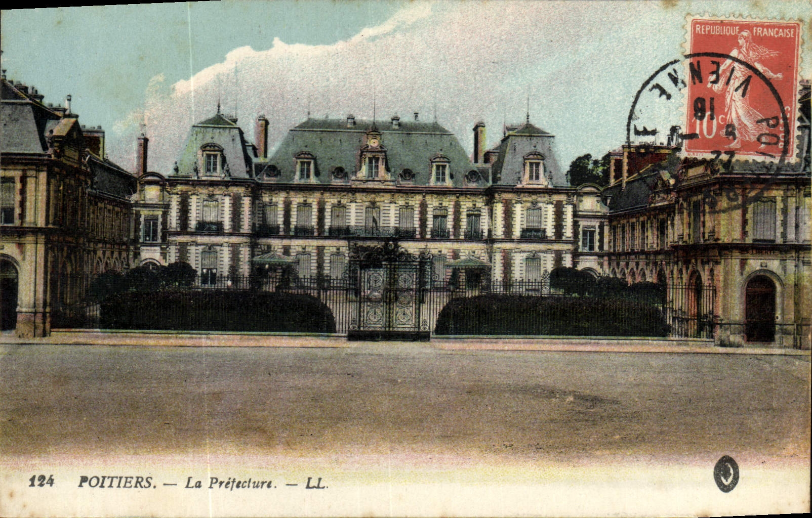 Poitiers — La Préfecture — LL, n°124