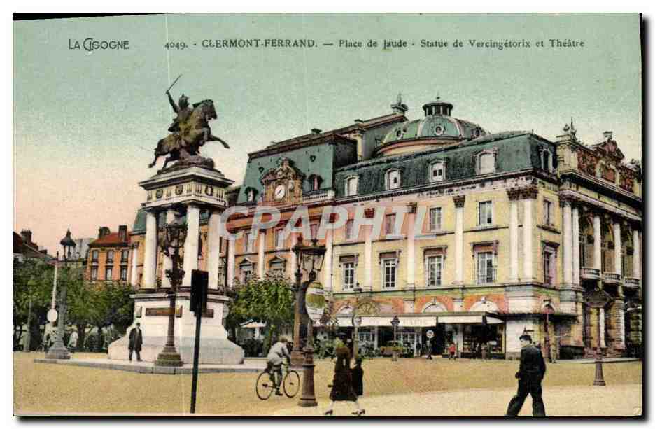 CPA Clermont Ferrand Place de Jaude Statue de Vereingetorix Le theatre