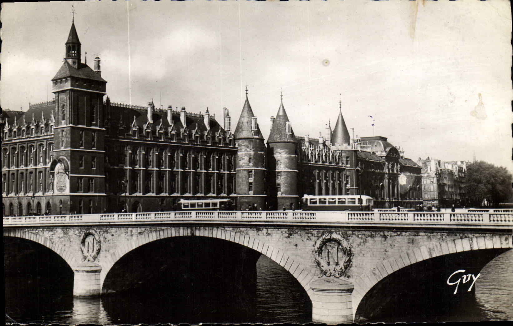 CPM Paris Et Ses Merveilles Le Palais de Justice et la Conciergerie
