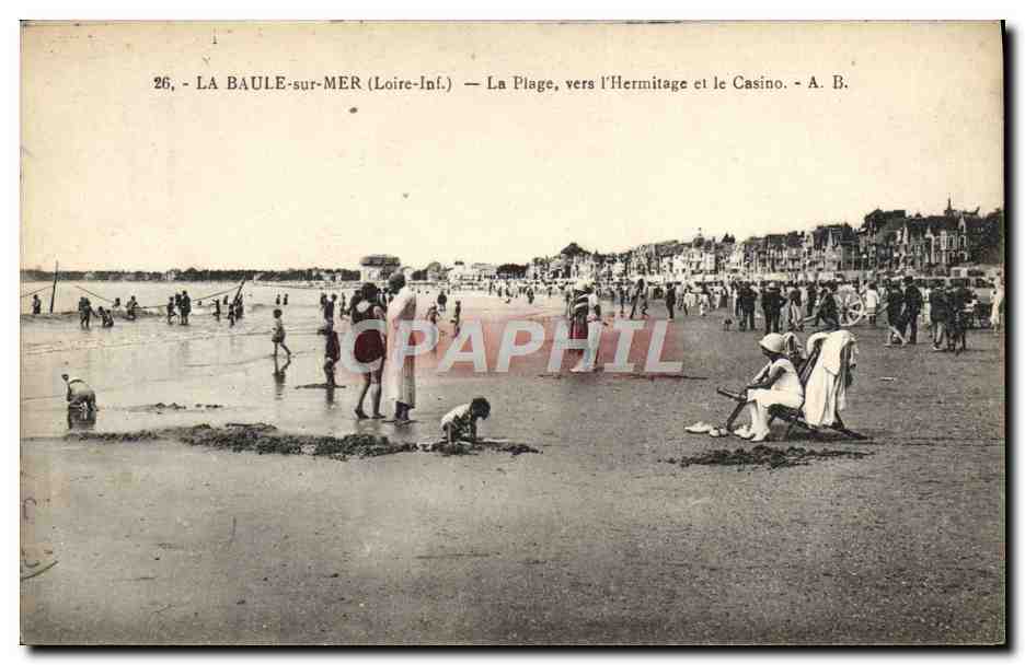 CPA La Baule sur Mer La Plage Vers L'Hermitage et le Casino