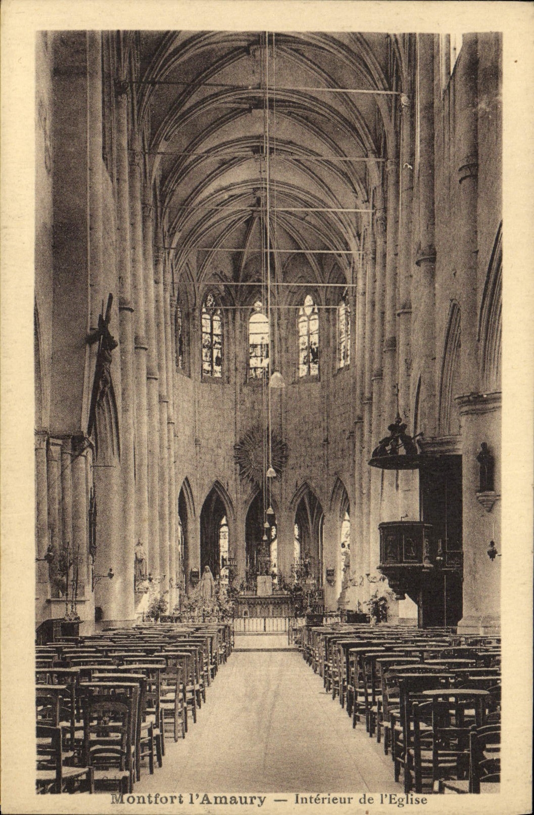 Montfort l'Amaury — Intérieur de l'Église — Argra Toulouse