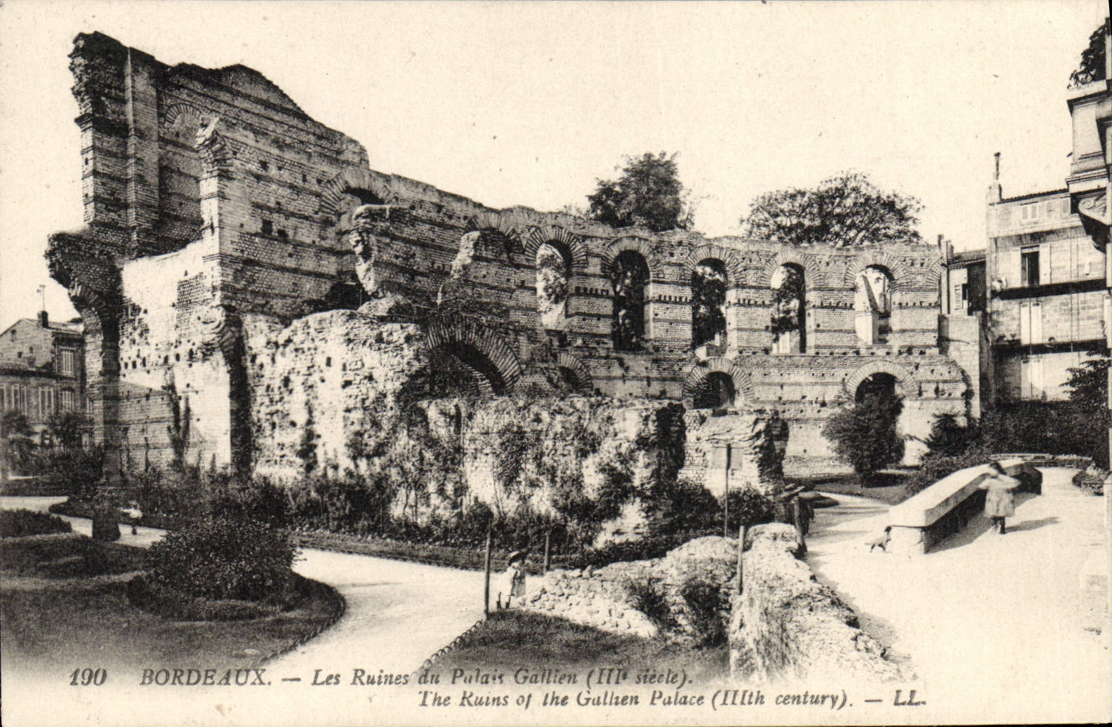 Bordeaux — Les Ruines du Palais Gallien (IIIe siècle) — LL.