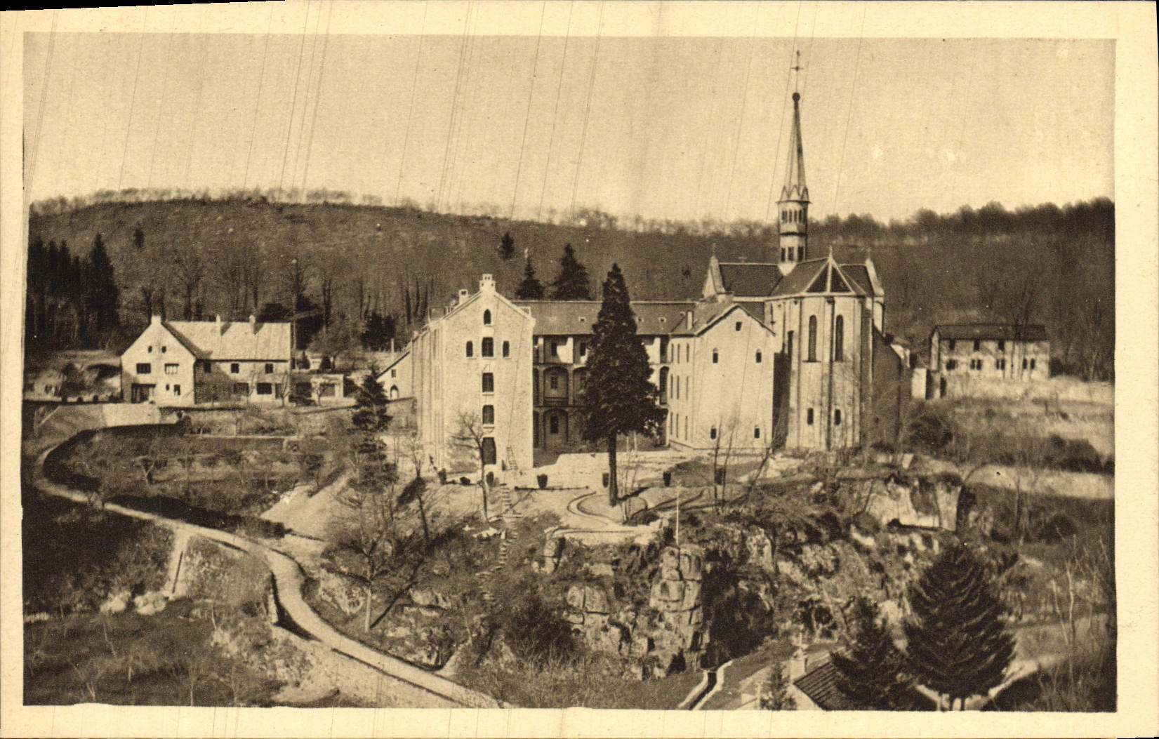 Kloster Sainte-Marie de La Pierre-qui-Vire — Ansicht mit Abstieg zum Trinquellin — Fot. Gonavier-Mécul