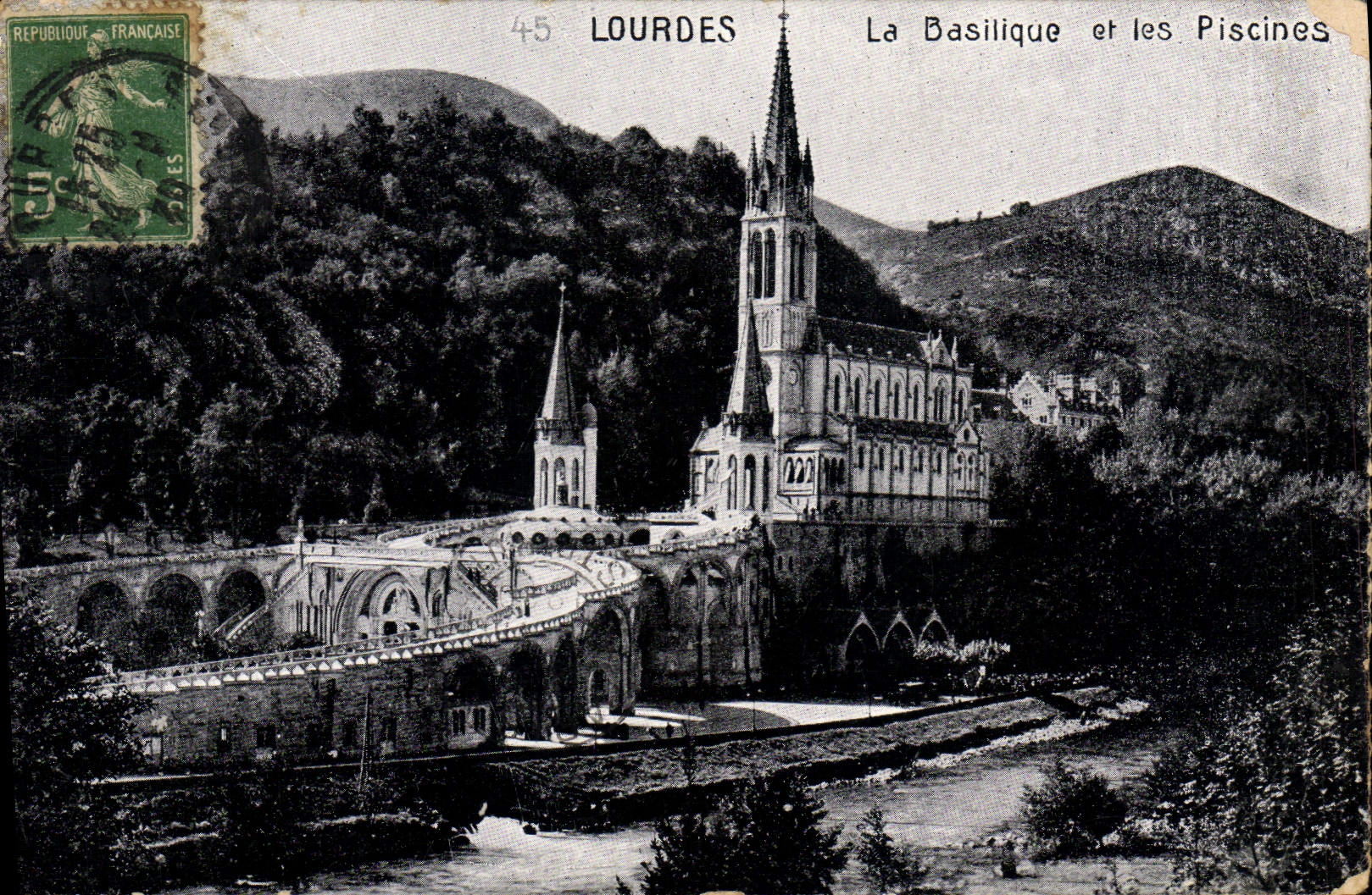 CPA Lourdes La Basilique et les Piscines