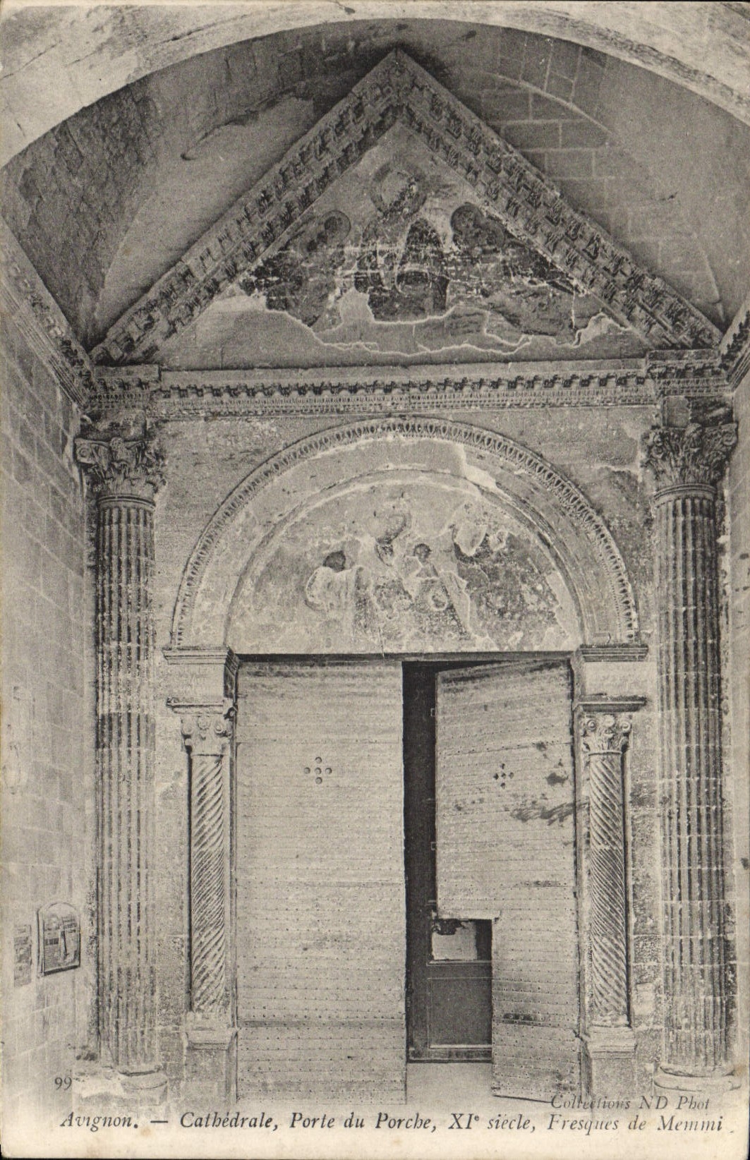 CPA Avignon Cathedrale Porte du Porche Fresques de memmi
