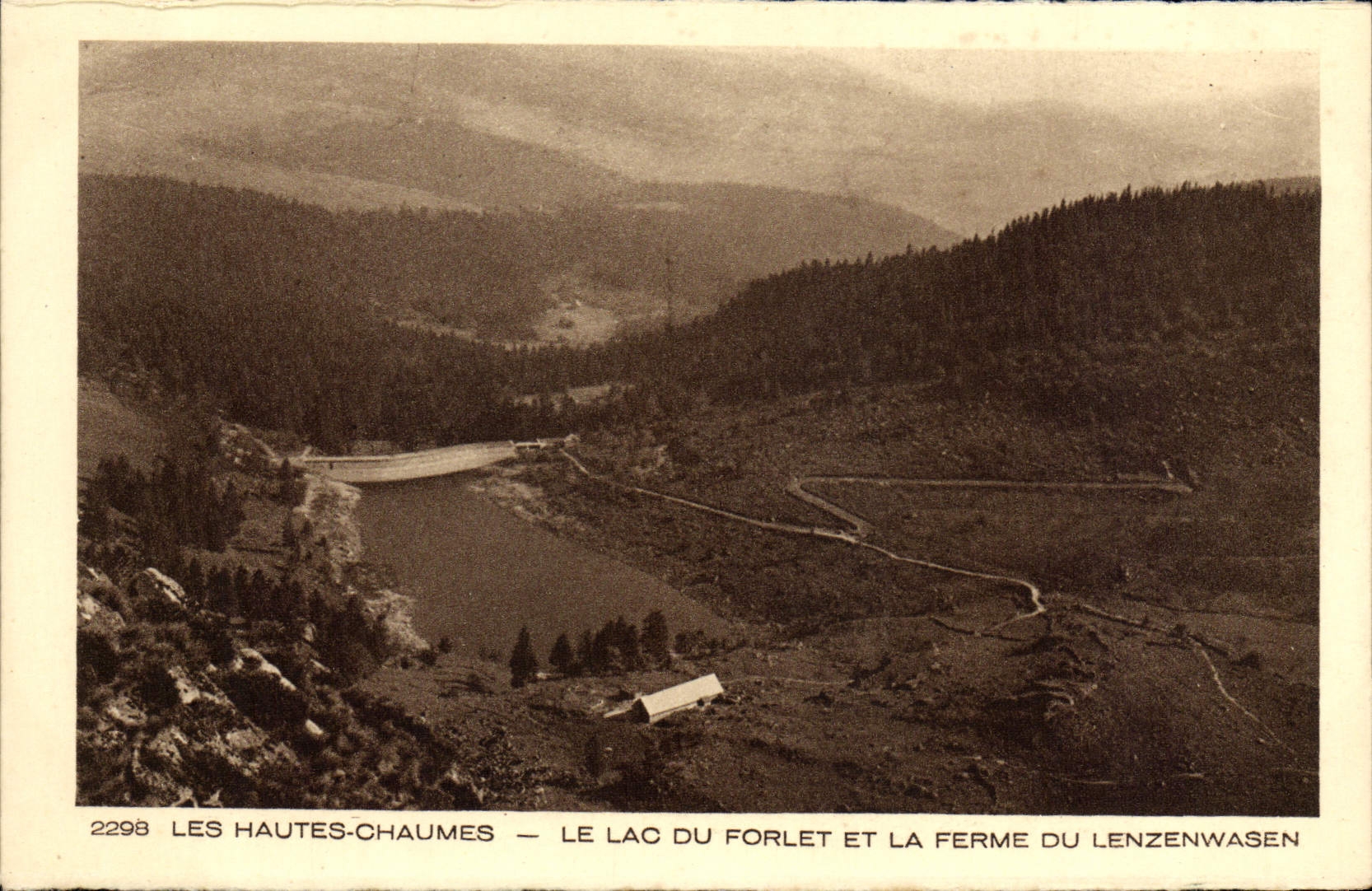 CPA Les Hautes Chaumes Le Lac Du Forlet Et La Ferme Du Lenzenwasen