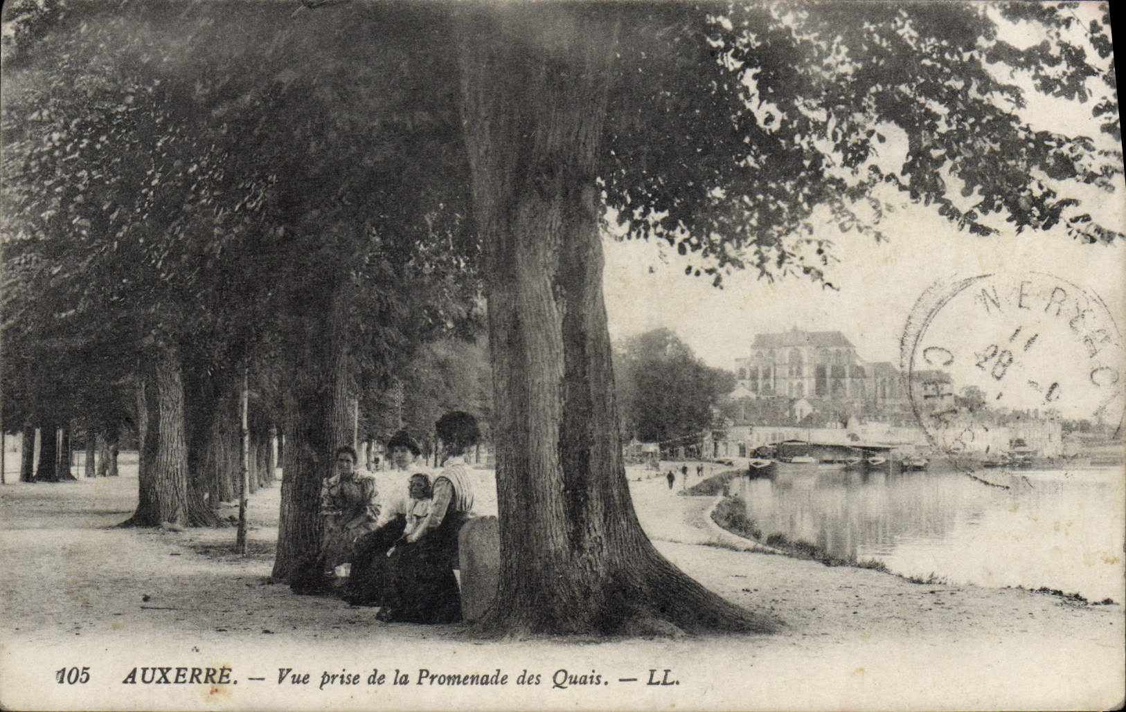 Auxerre — Vue prise de la Promenade des Quais — LL. — N° 105