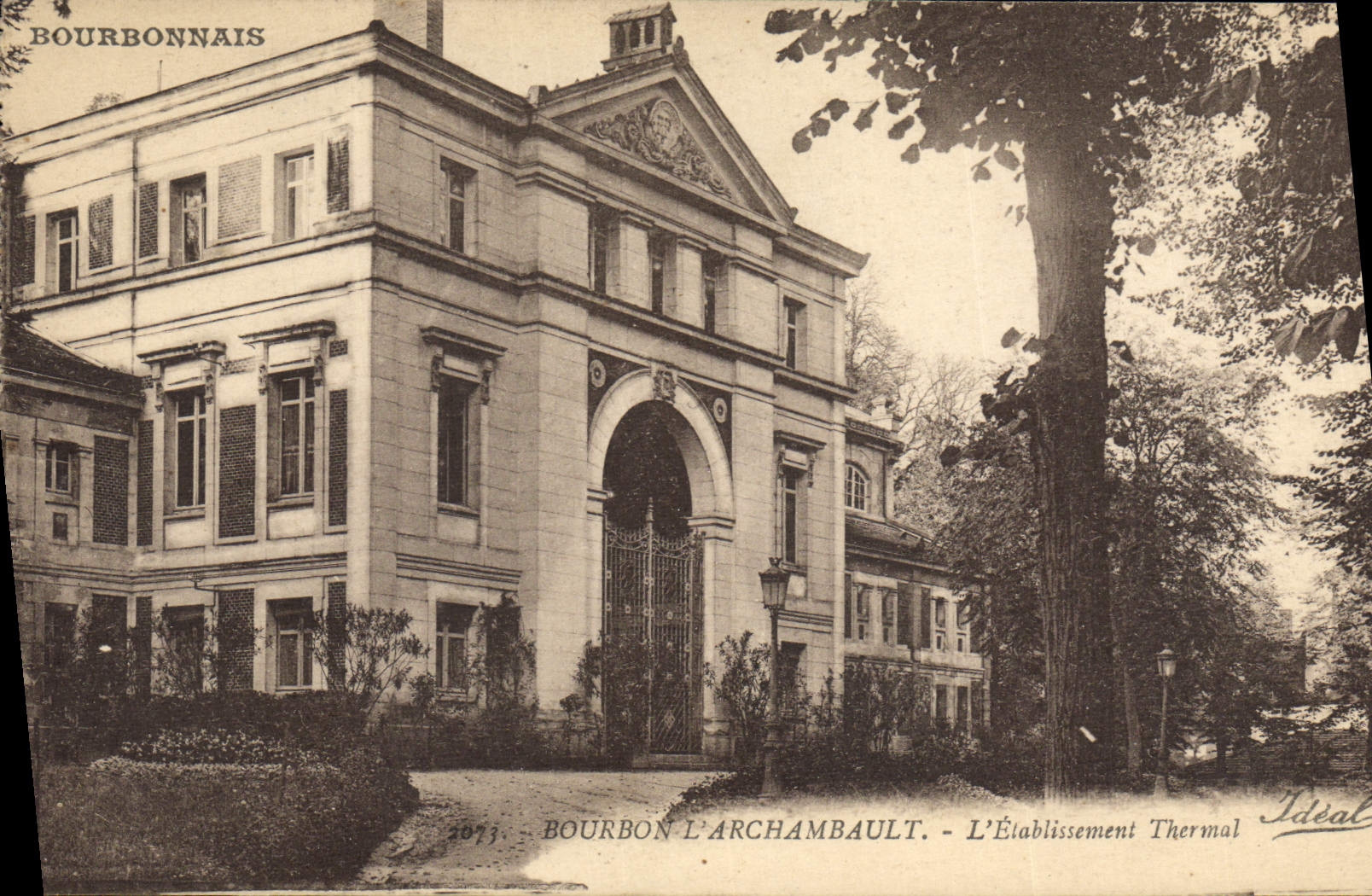 CPA Bourbonnais Bourbon L'Archambault L'etablissement thermal