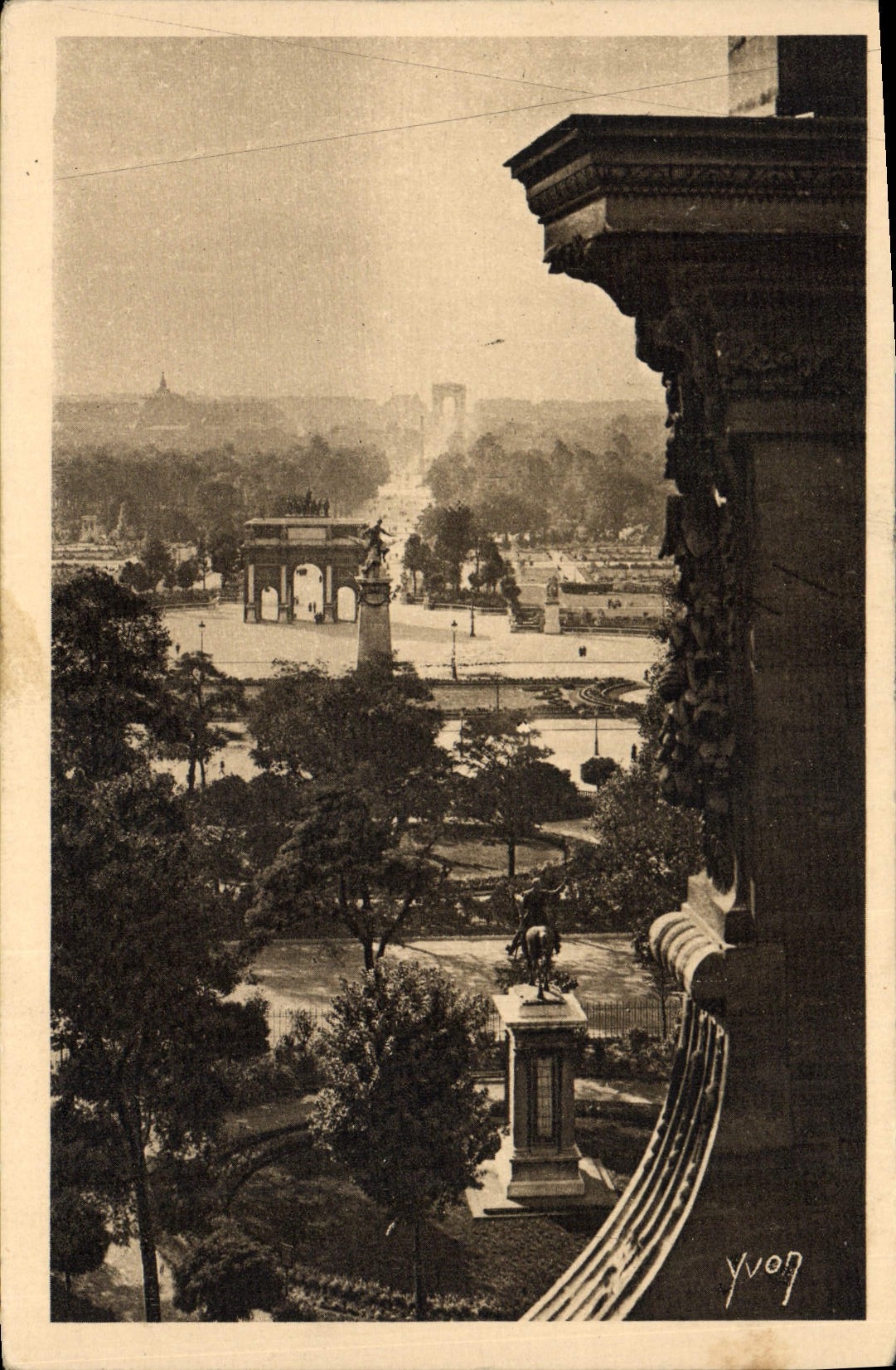 CPA Paris Perspective sur le jardin des Tuileries et l'Arc de TRiomphe 