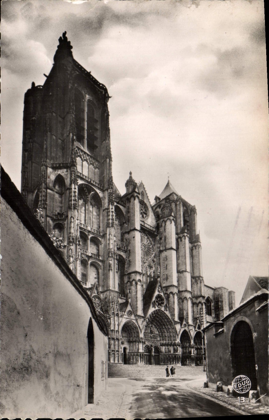 CPM Bourges La Cathedrale Vue De Face