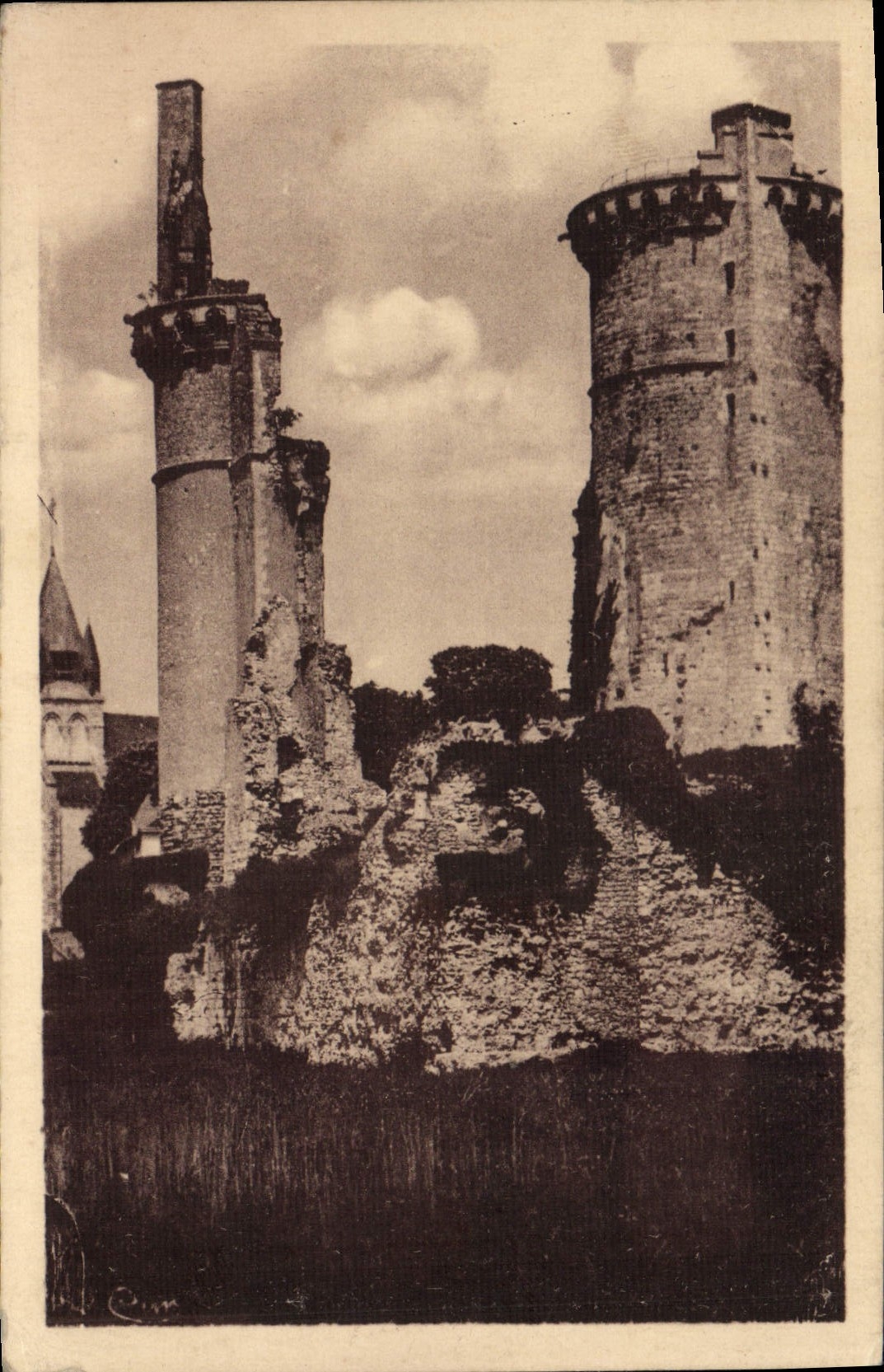 Ruine del Castello di Mehun-sur-Yèvre — XVᵉ secolo — C. Carré