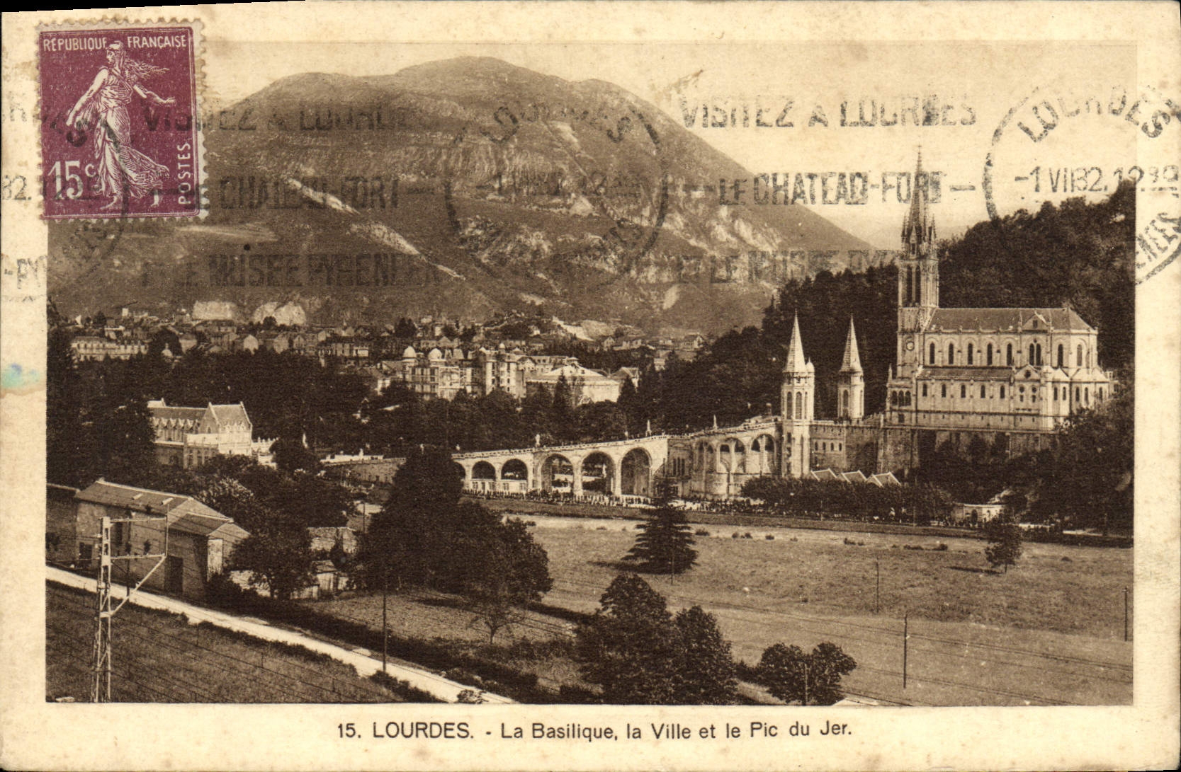 CPA Lourdes La Basilique la Ville et le Pic du Jer