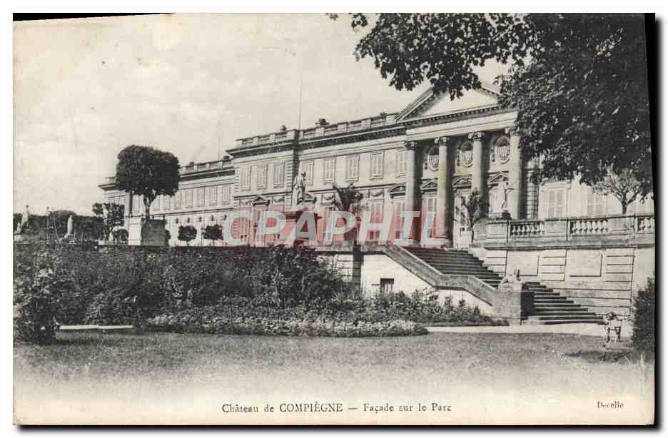 CPA Chateau de Compiegne Facade sur le Parc