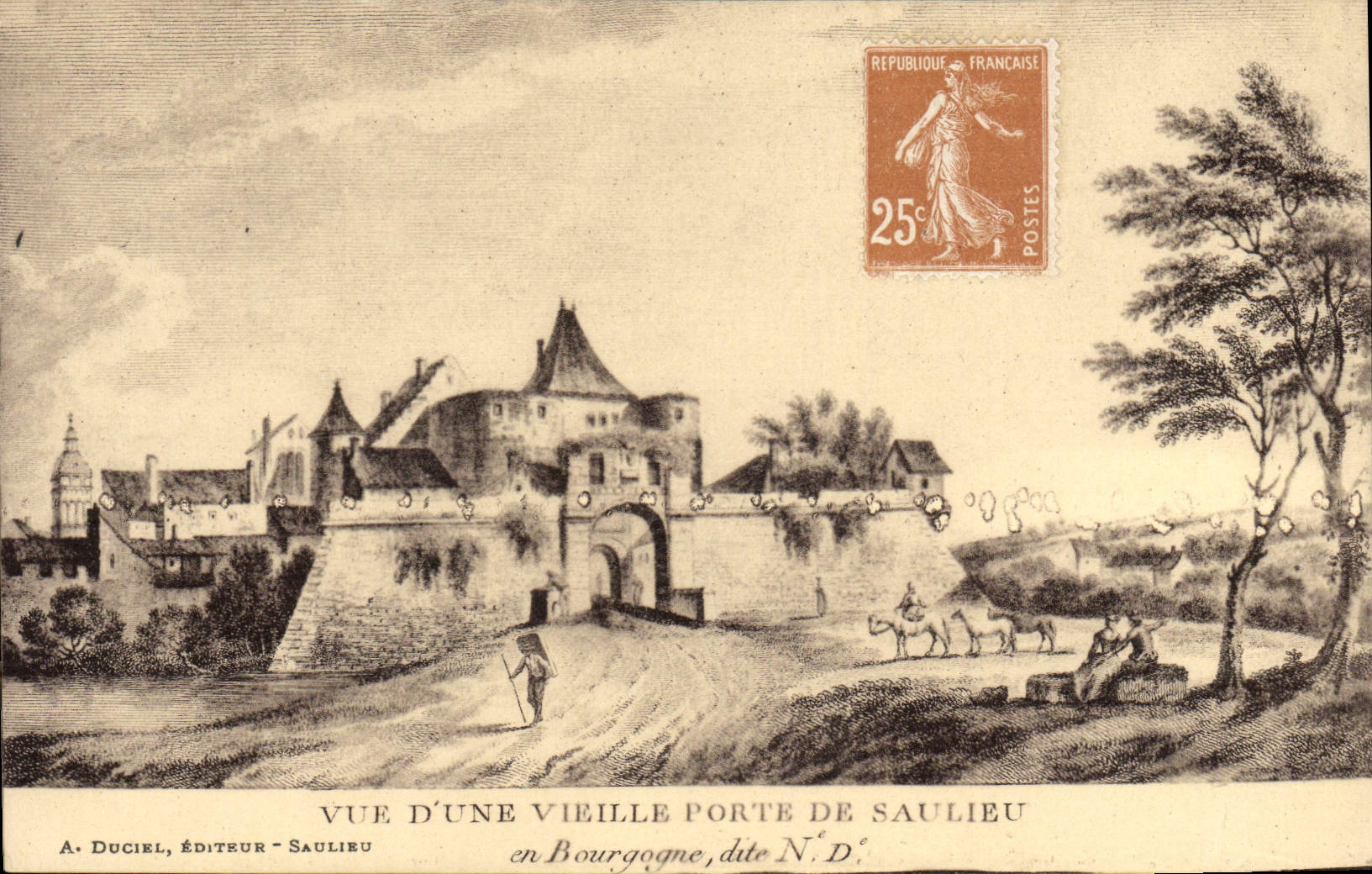 CPA Vue D'Une Vieille Porte De Saulieu