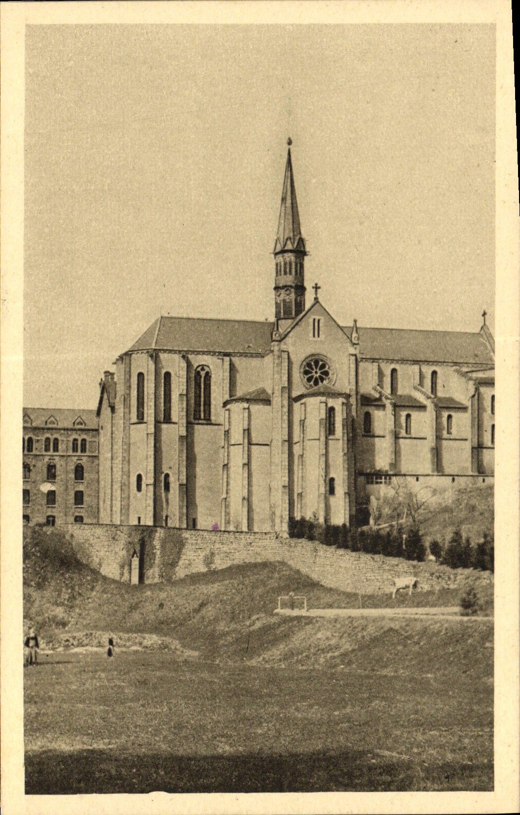 Monastère de Ste-Marie de la Pierre-qui-Vire — Vue Sud-Est — PHO. DUMBIER WACON